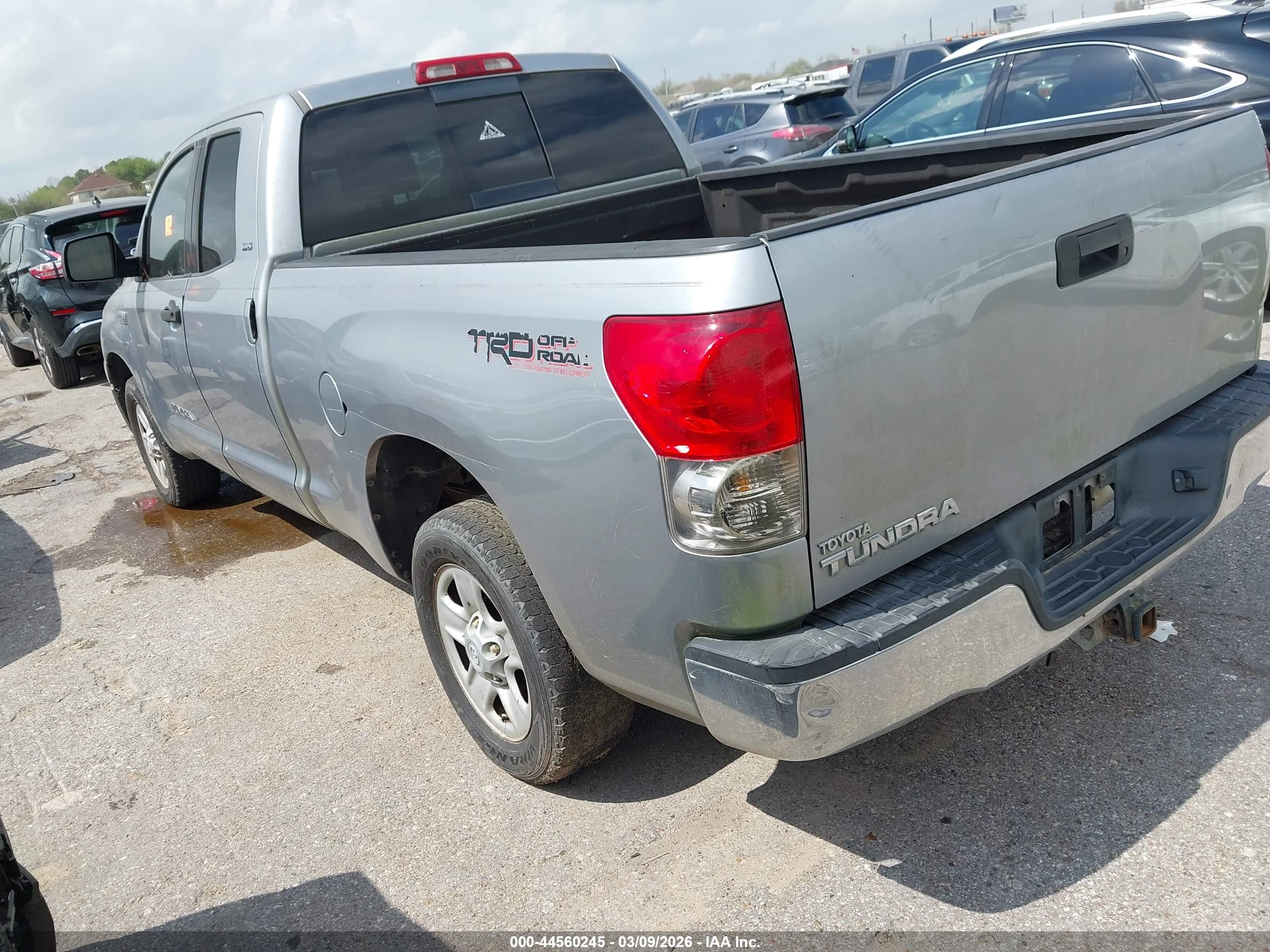 TOYOTA TUNDRA image 3
