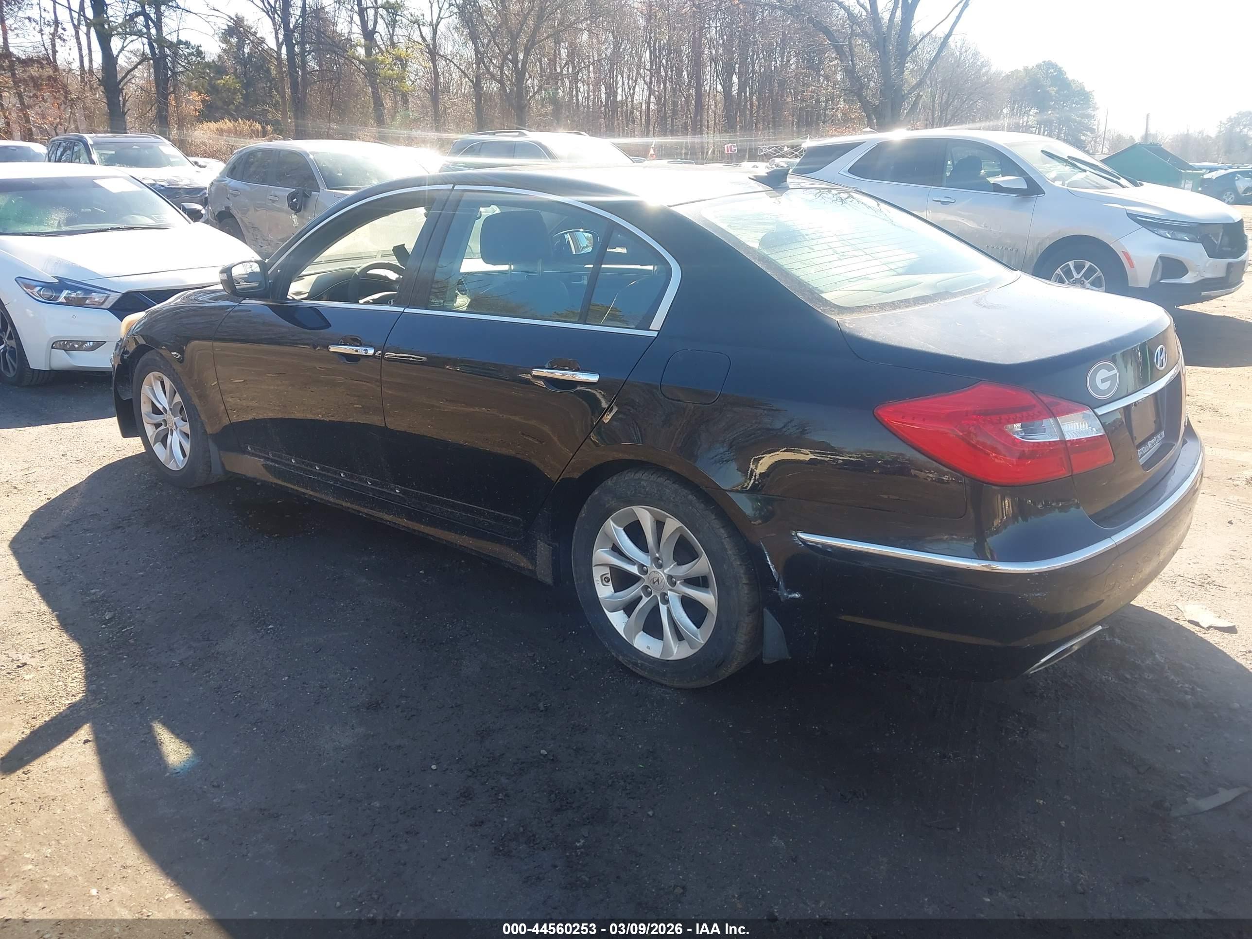 HYUNDAI GENESIS image 3