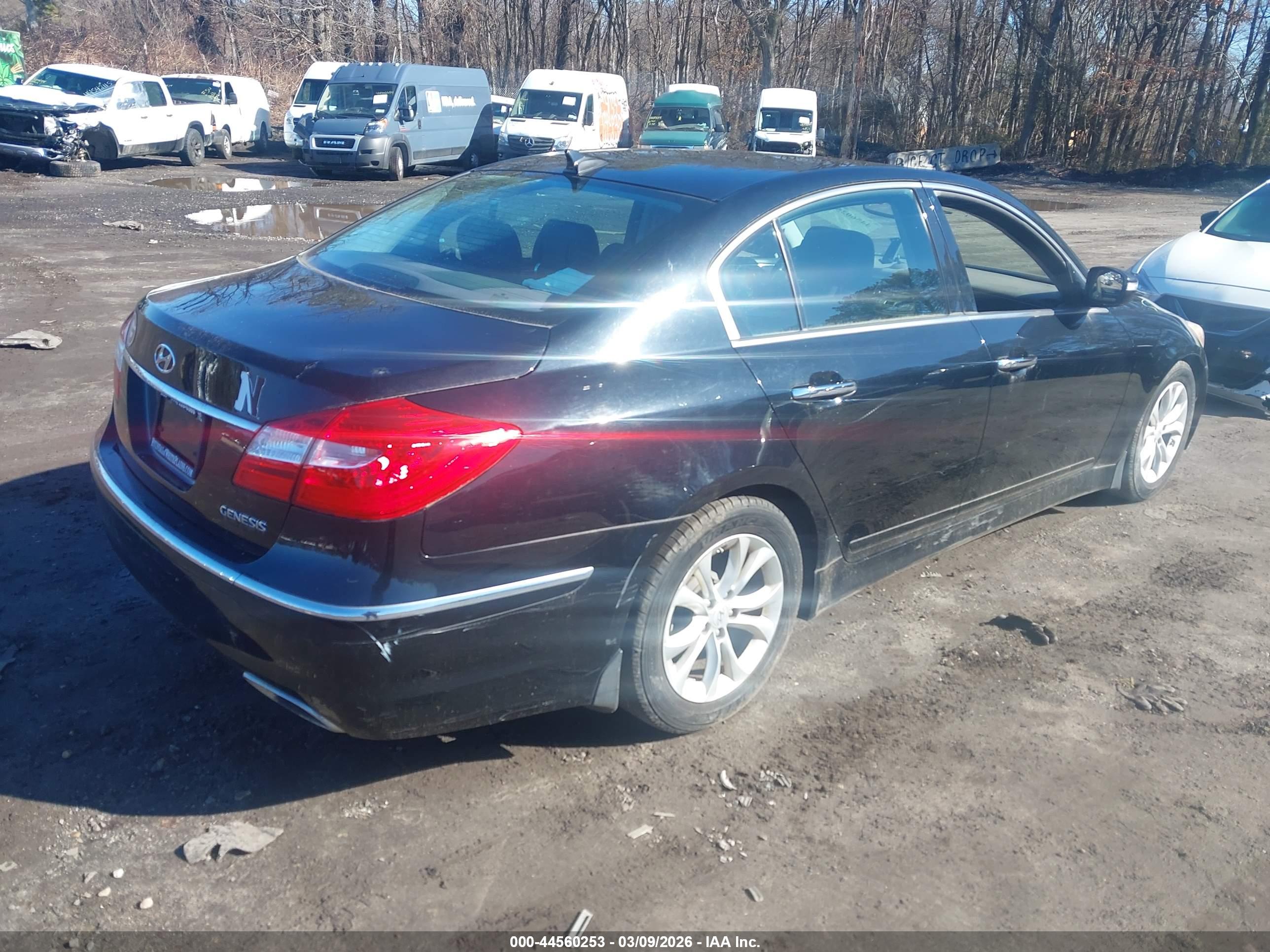 HYUNDAI GENESIS image 4
