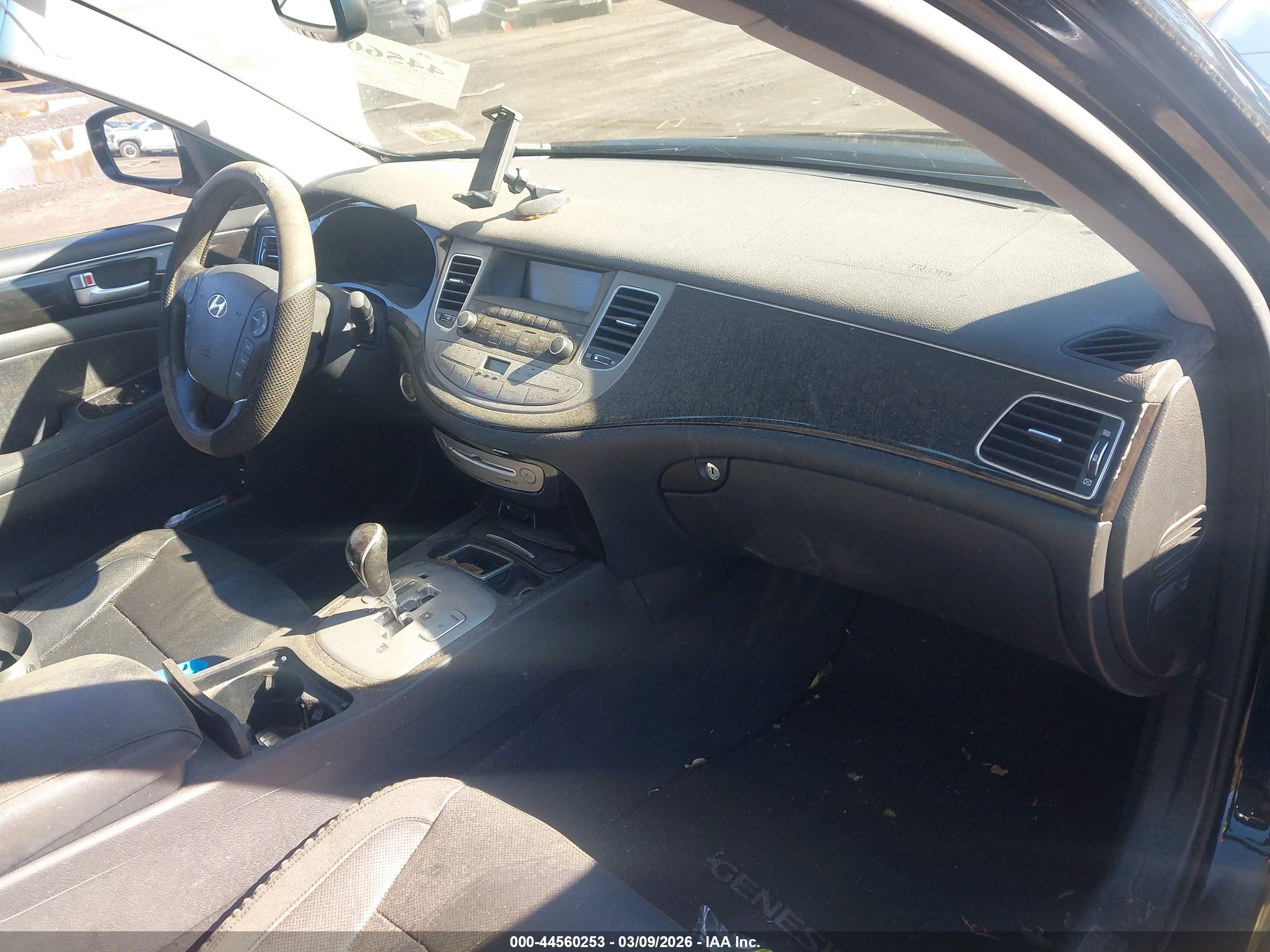 HYUNDAI GENESIS image 5