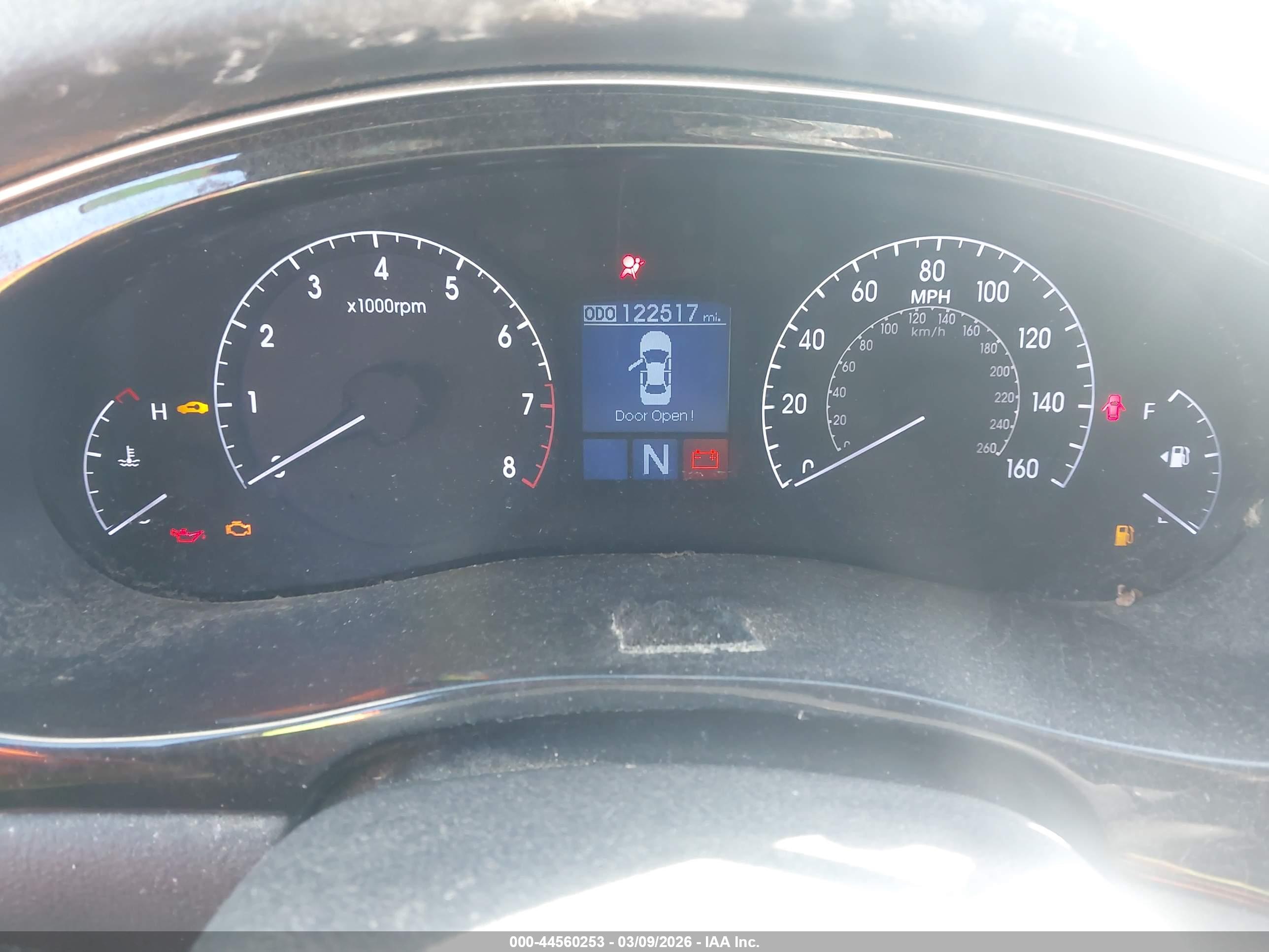 HYUNDAI GENESIS image 7