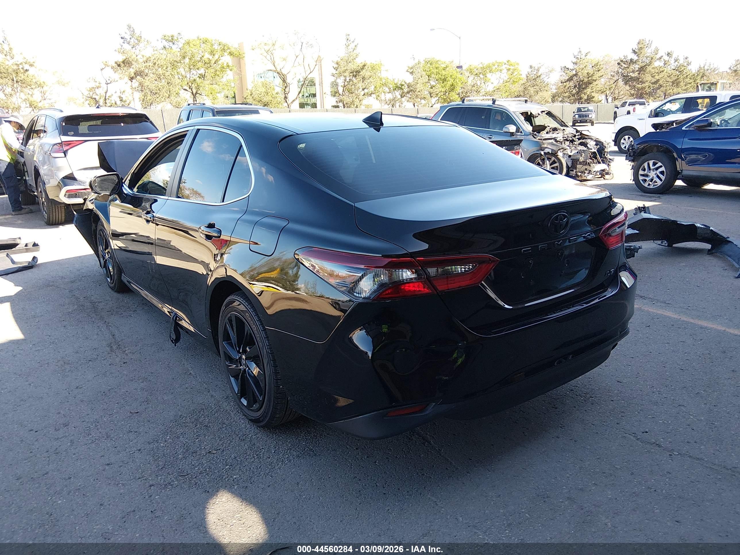 TOYOTA CAMRY image 3