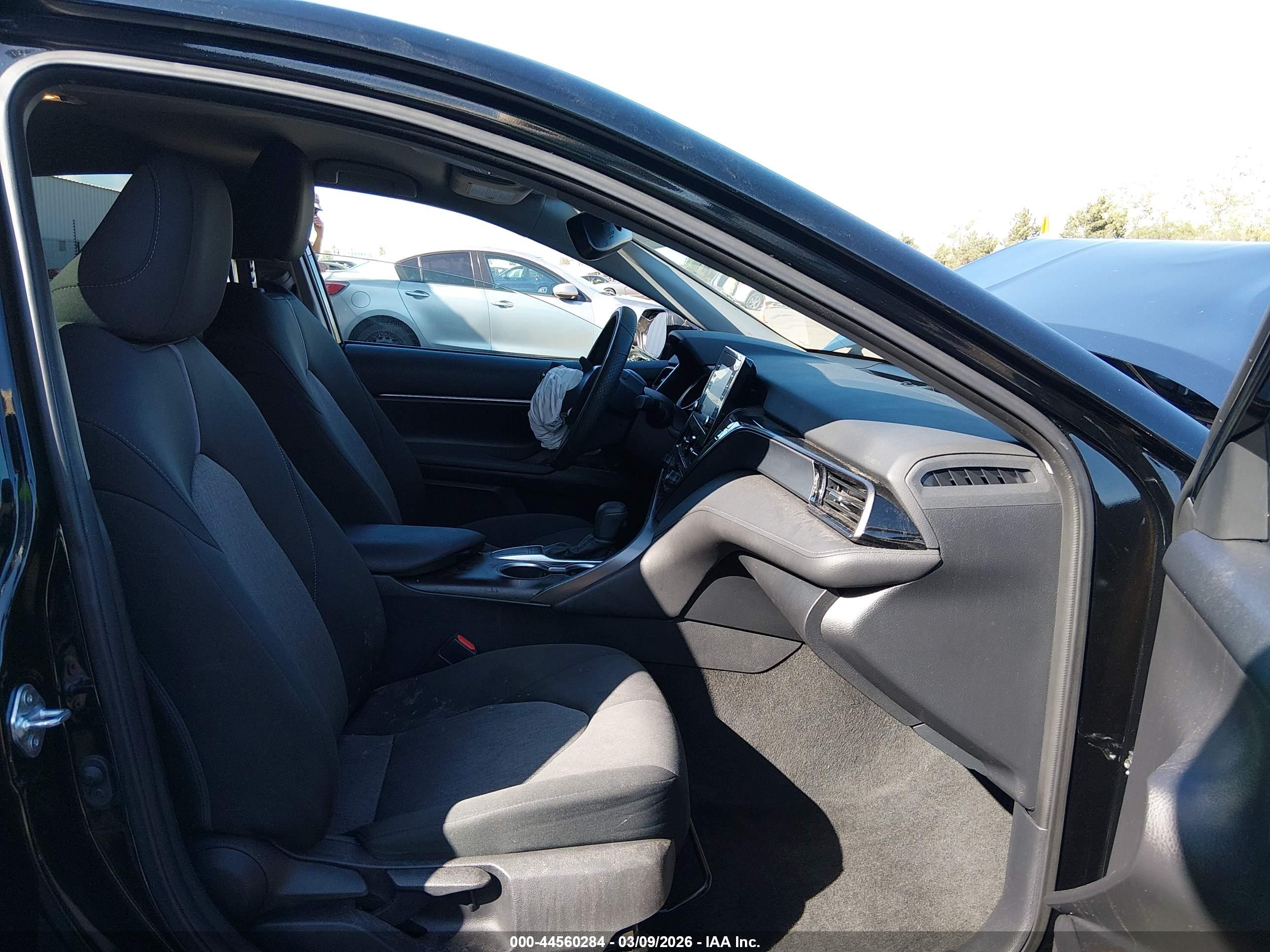 TOYOTA CAMRY image 5