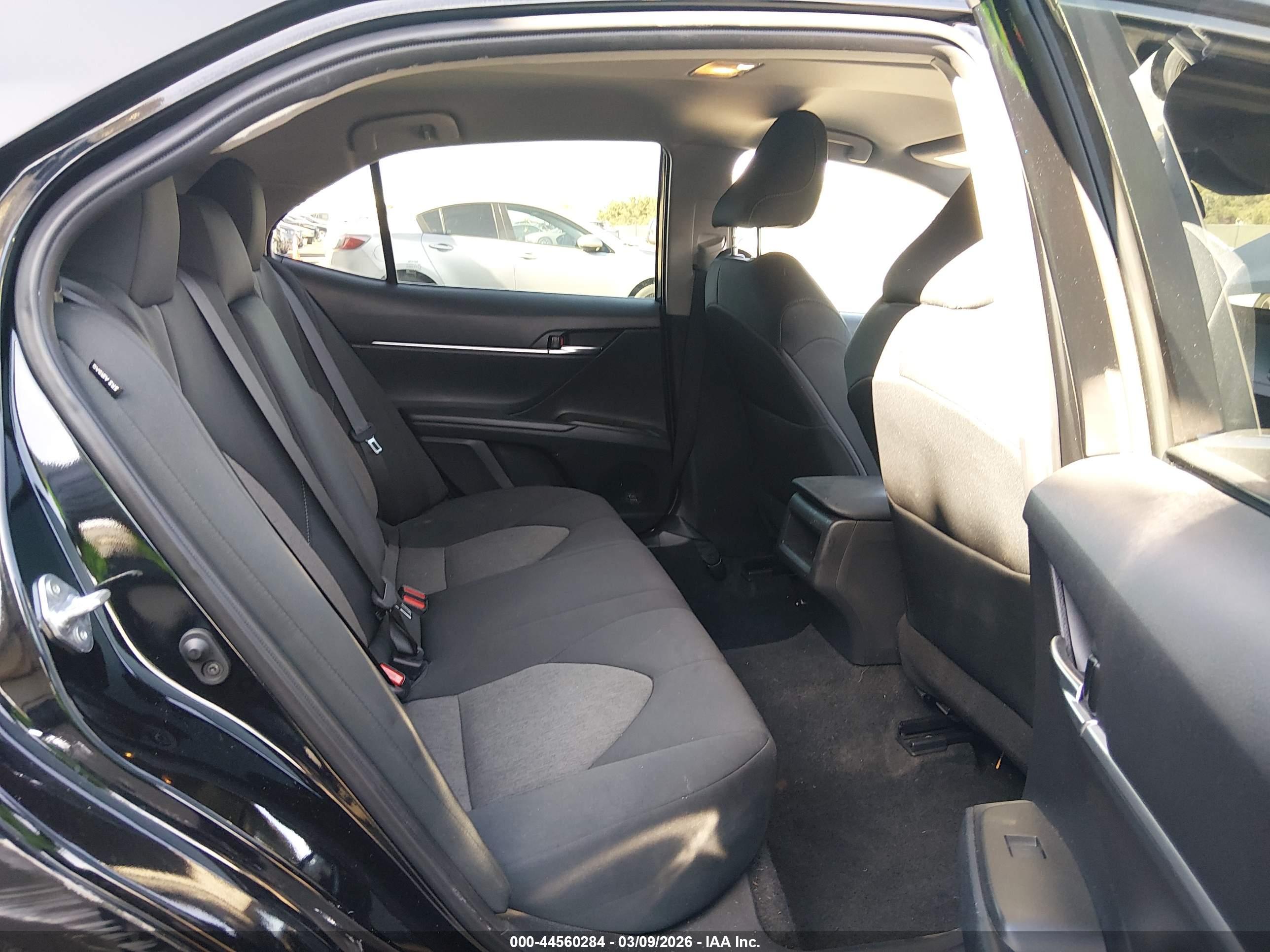 TOYOTA CAMRY image 8
