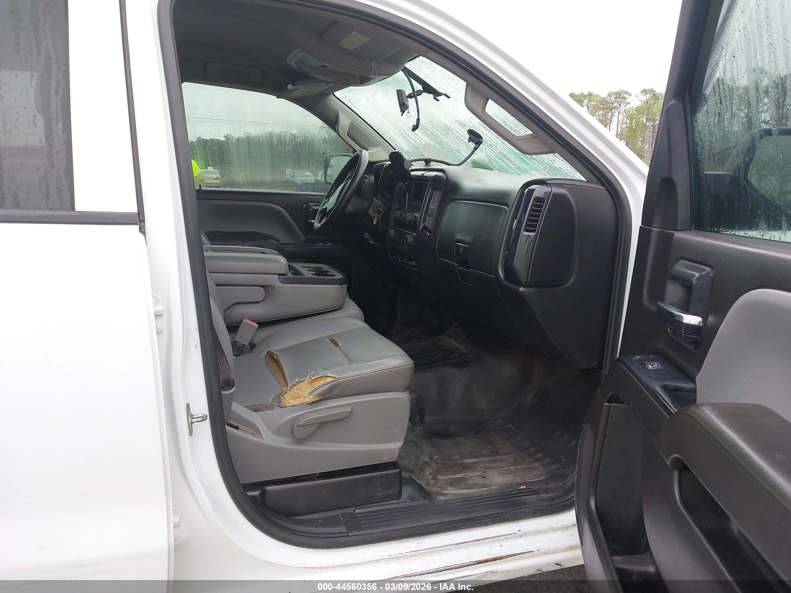 CHEVROLET SILVERADO image 5