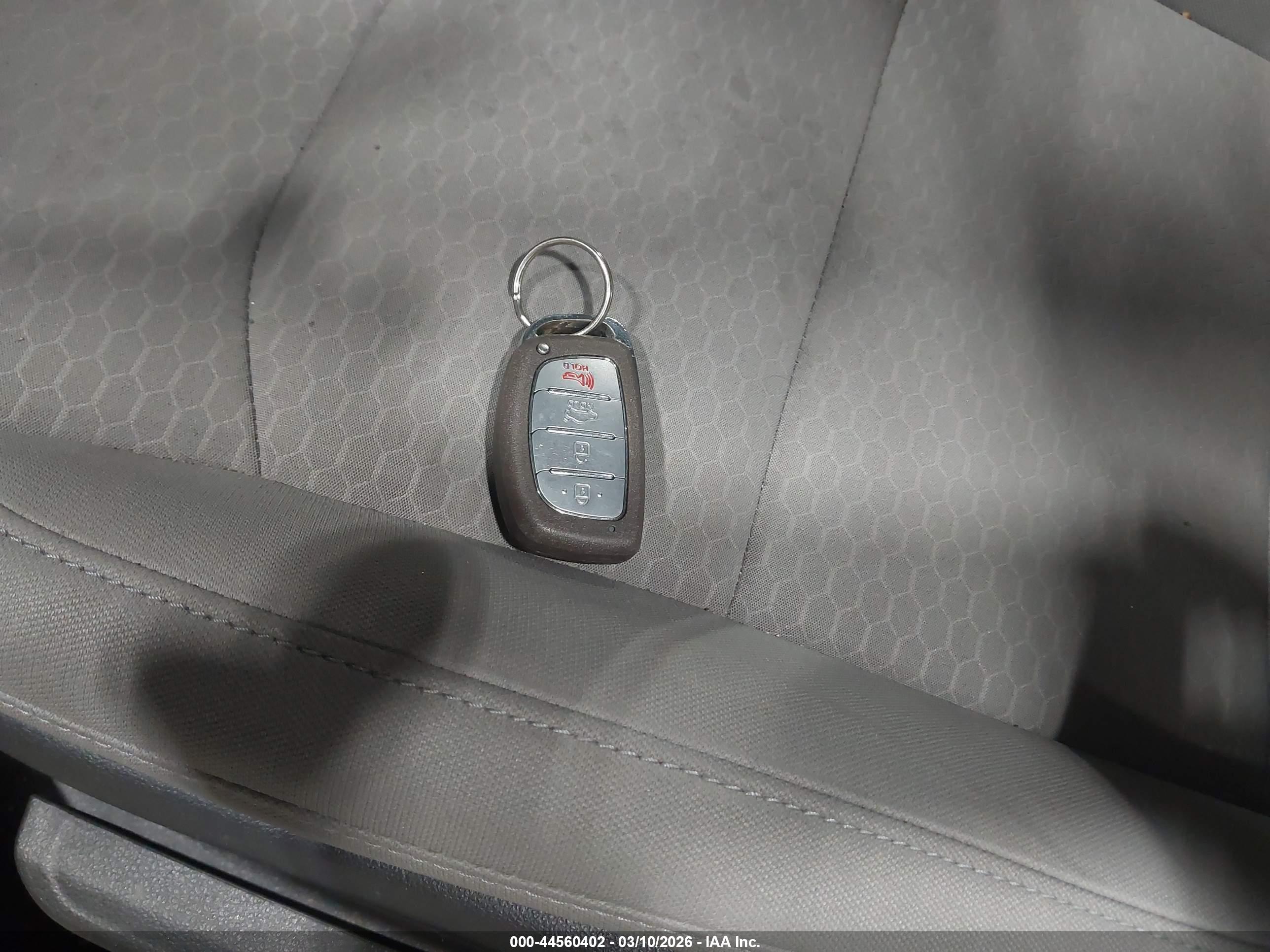 HYUNDAI ELANTRA image 11