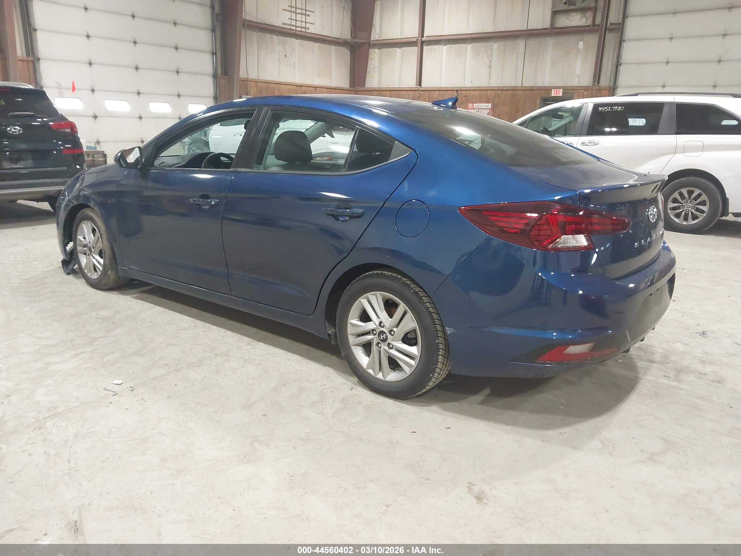 HYUNDAI ELANTRA image 3