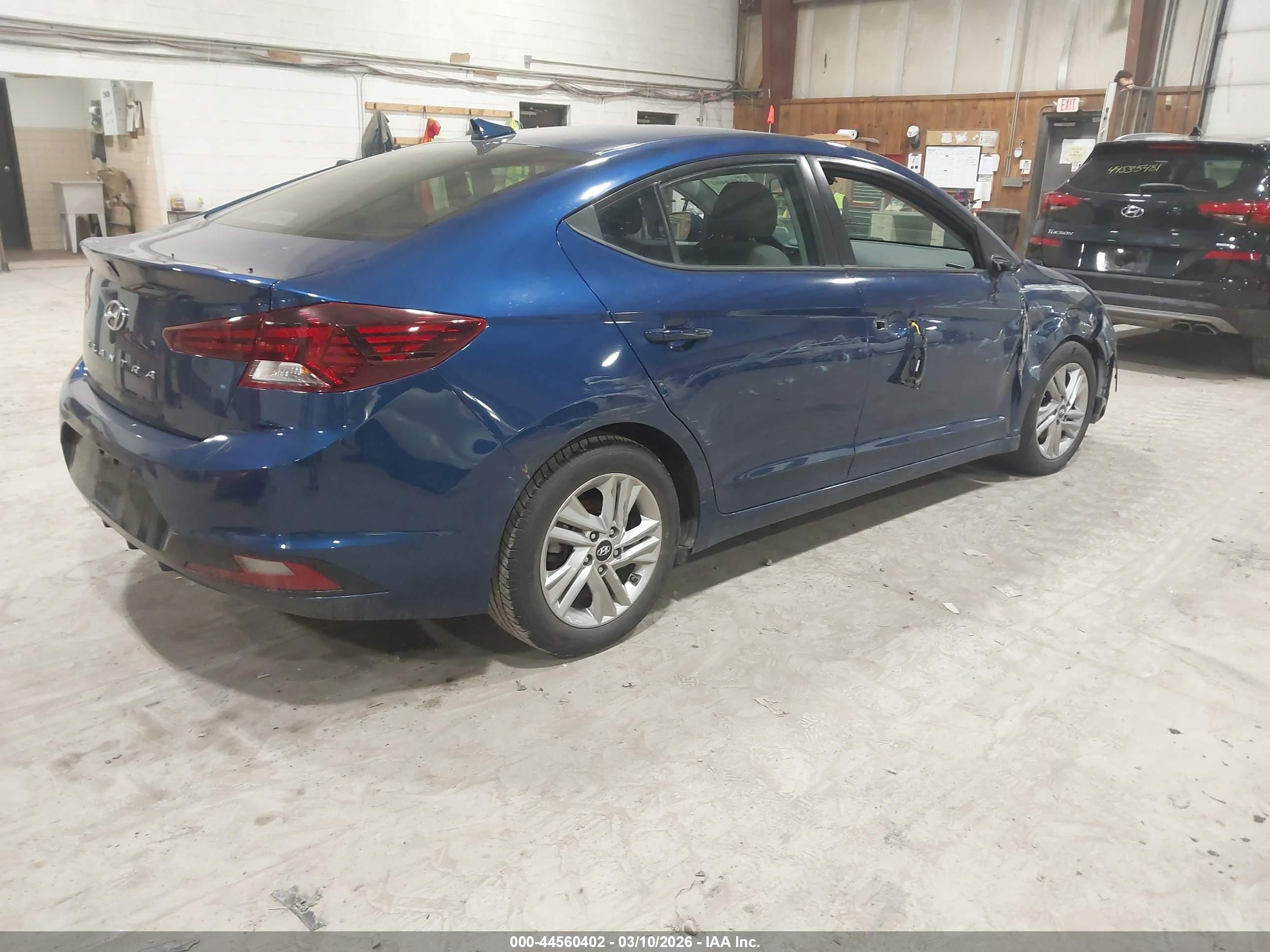 HYUNDAI ELANTRA image 4