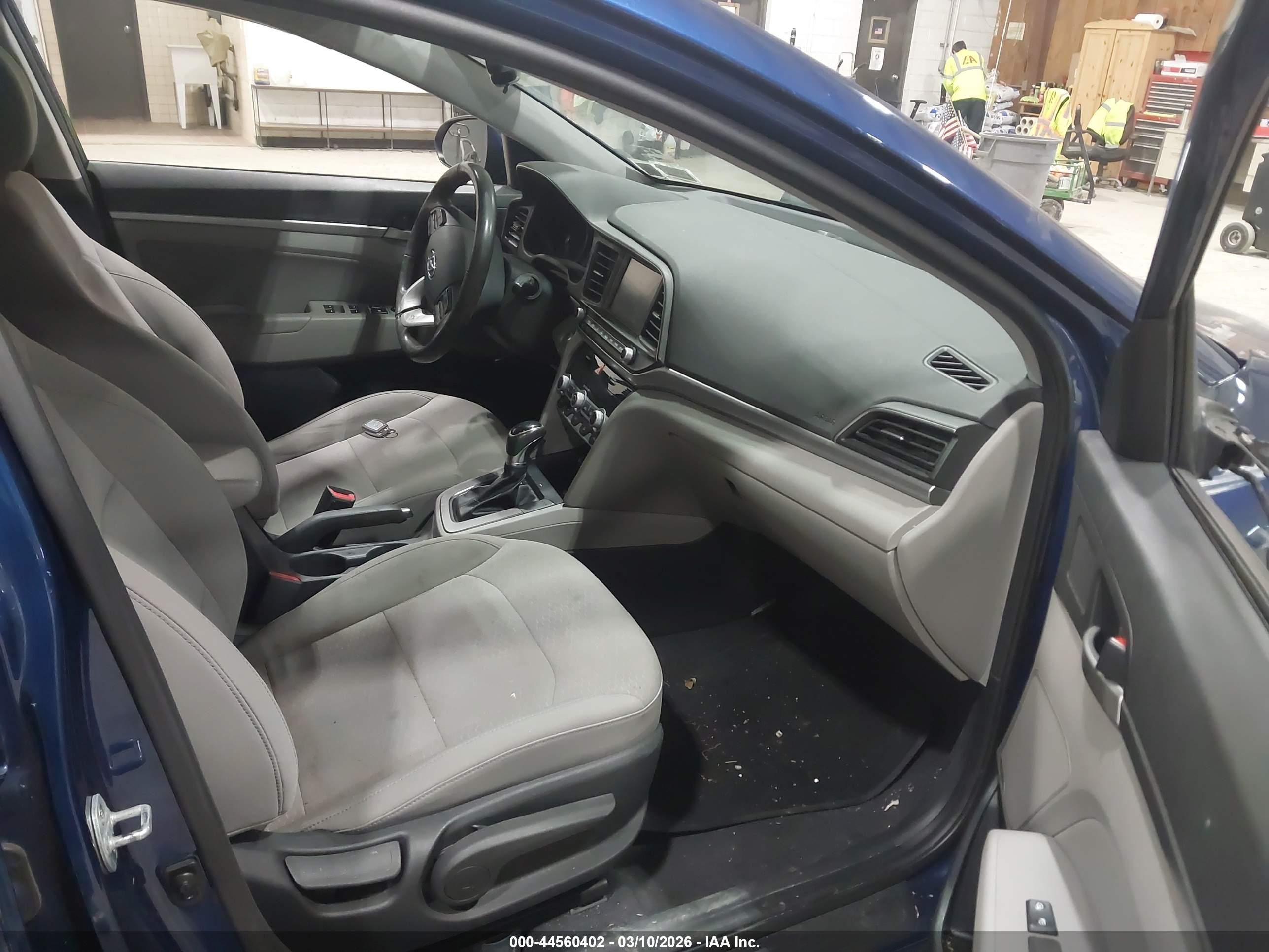 HYUNDAI ELANTRA image 5