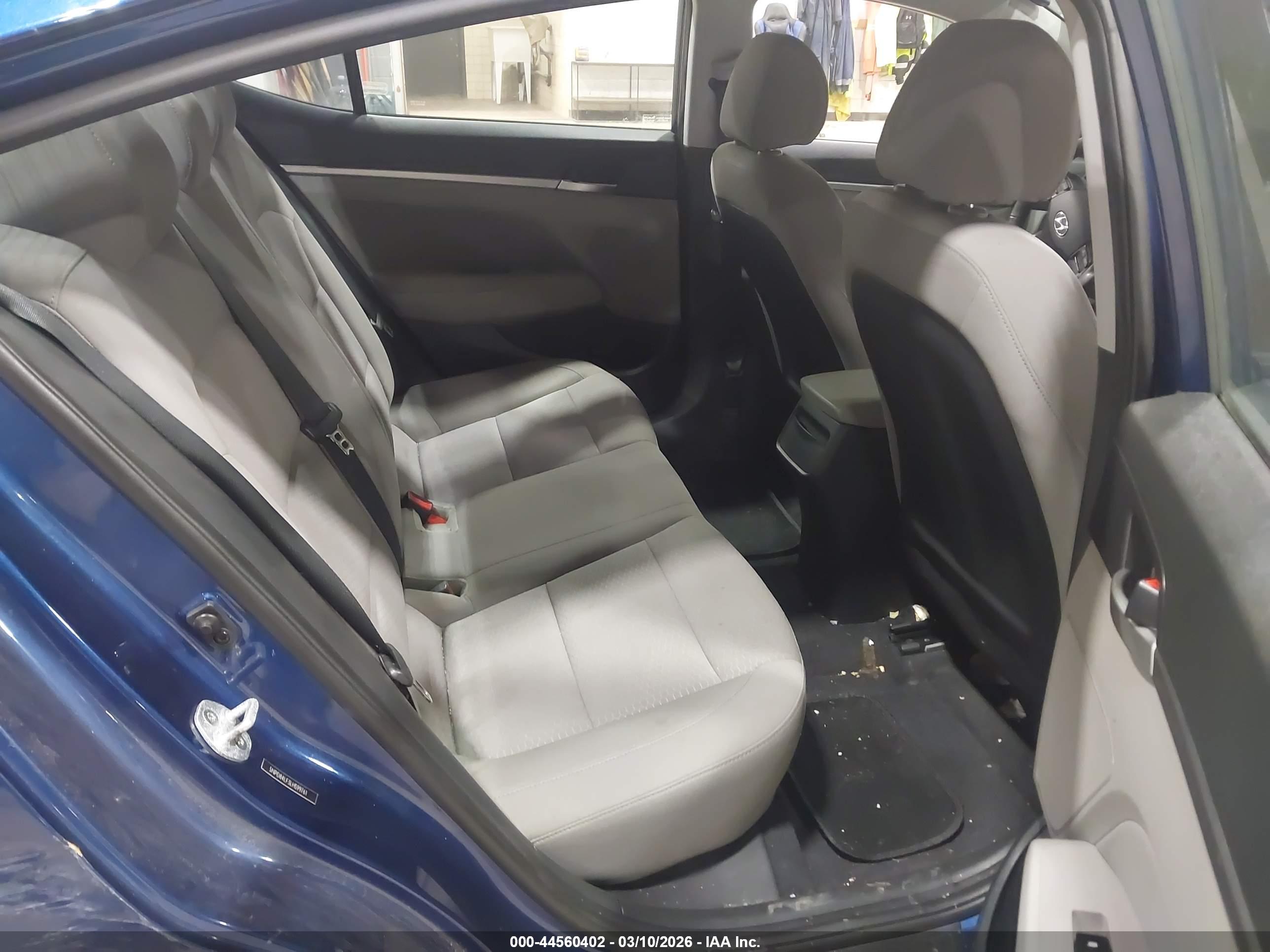 HYUNDAI ELANTRA image 8