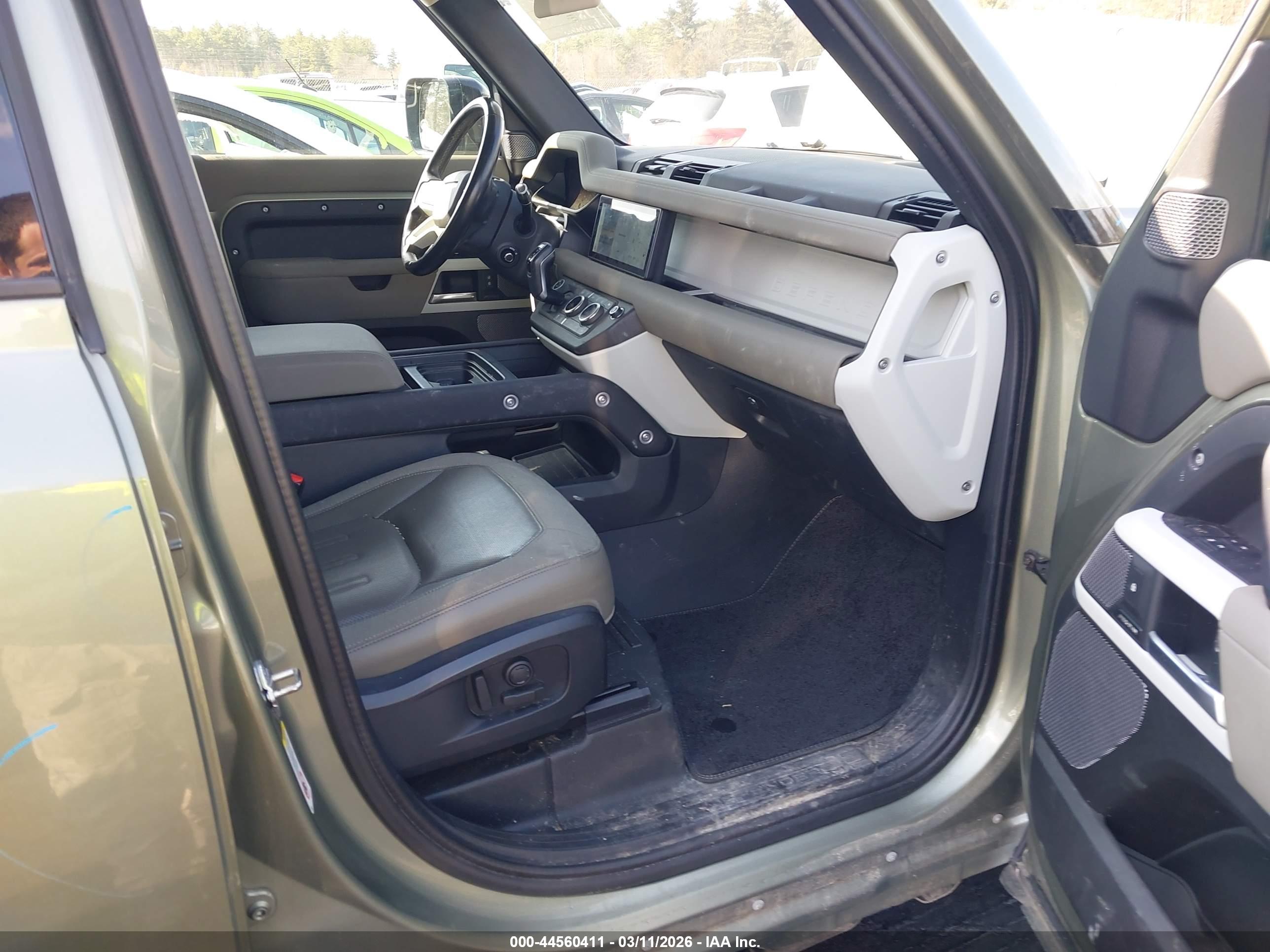 LAND ROVER image 5