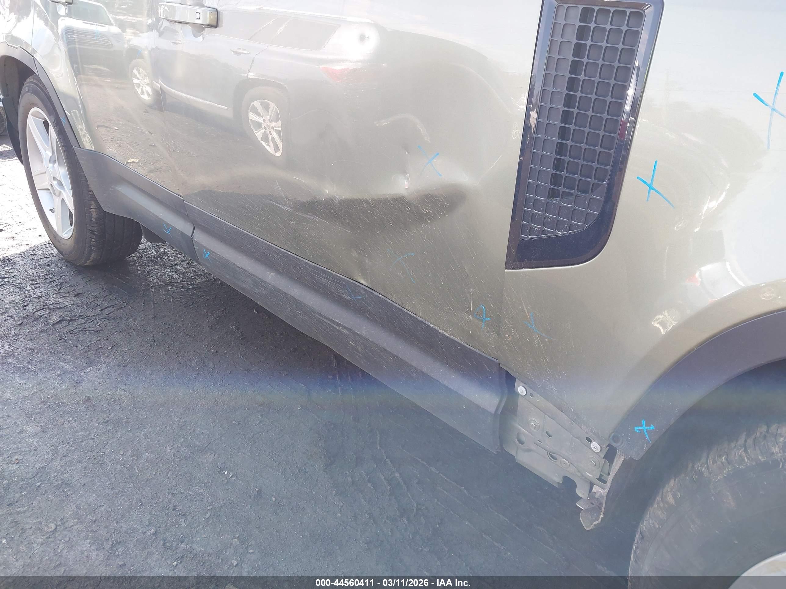 LAND ROVER image 6