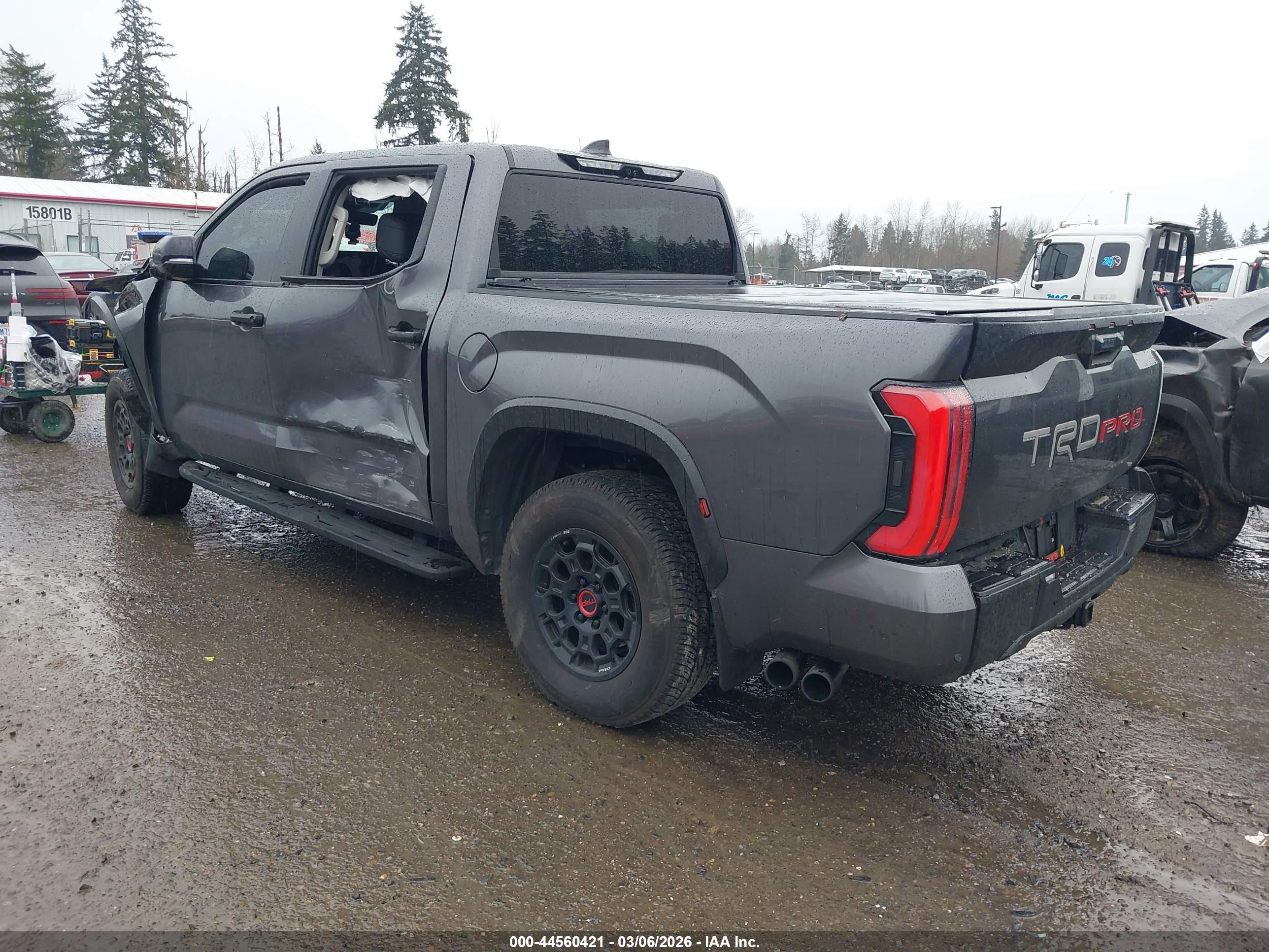 TOYOTA TUNDRA image 3