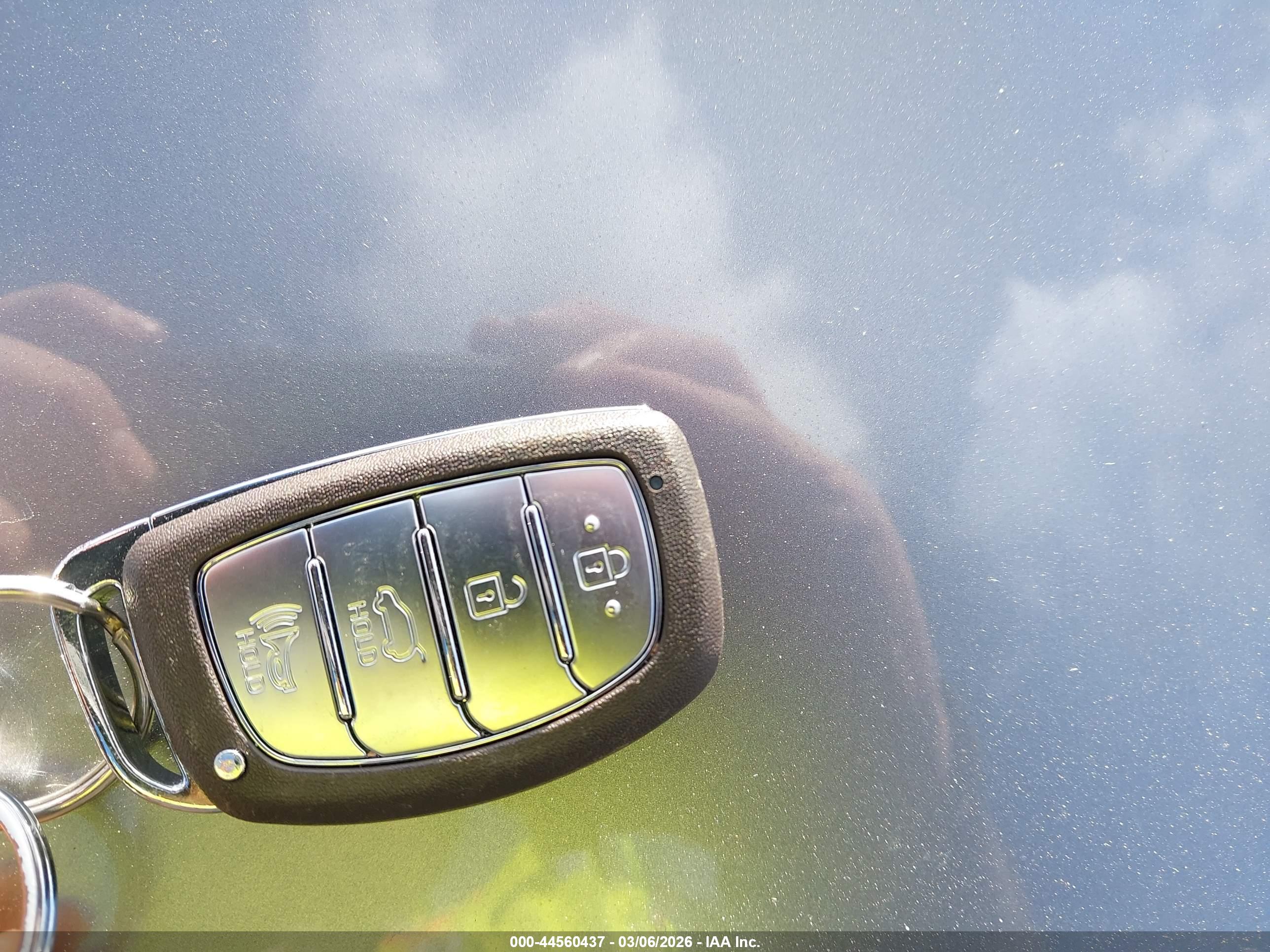 HYUNDAI TUCSON image 11