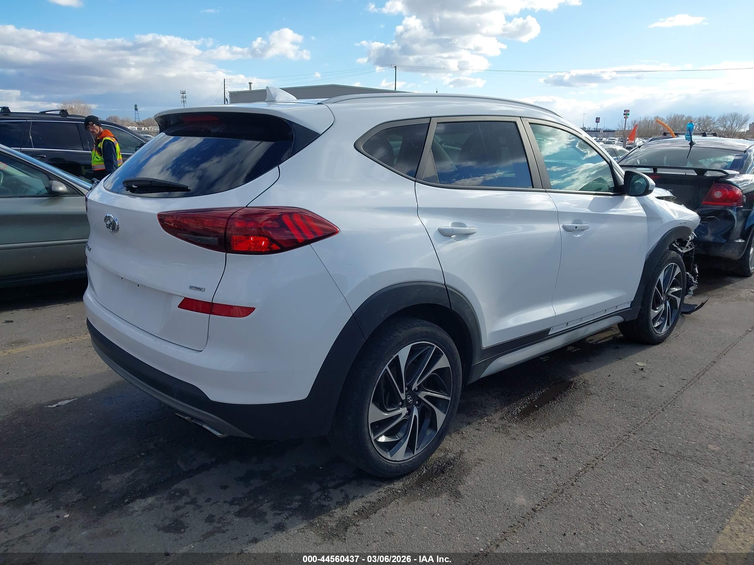 HYUNDAI TUCSON image 4