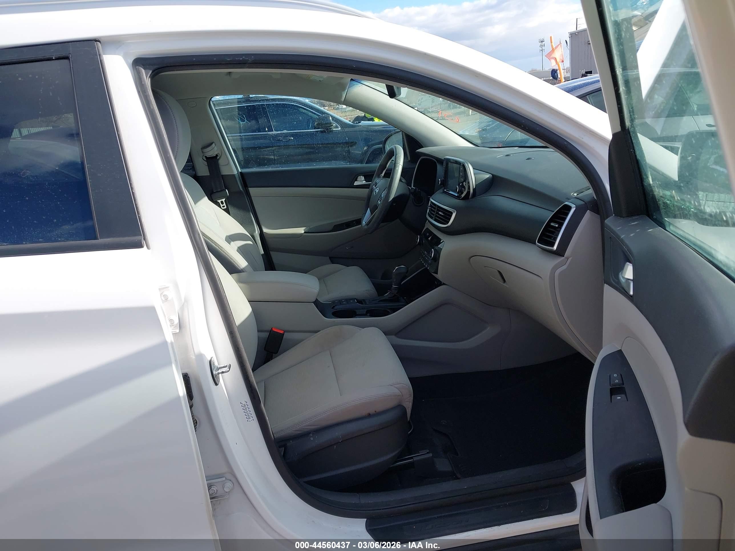 HYUNDAI TUCSON image 5