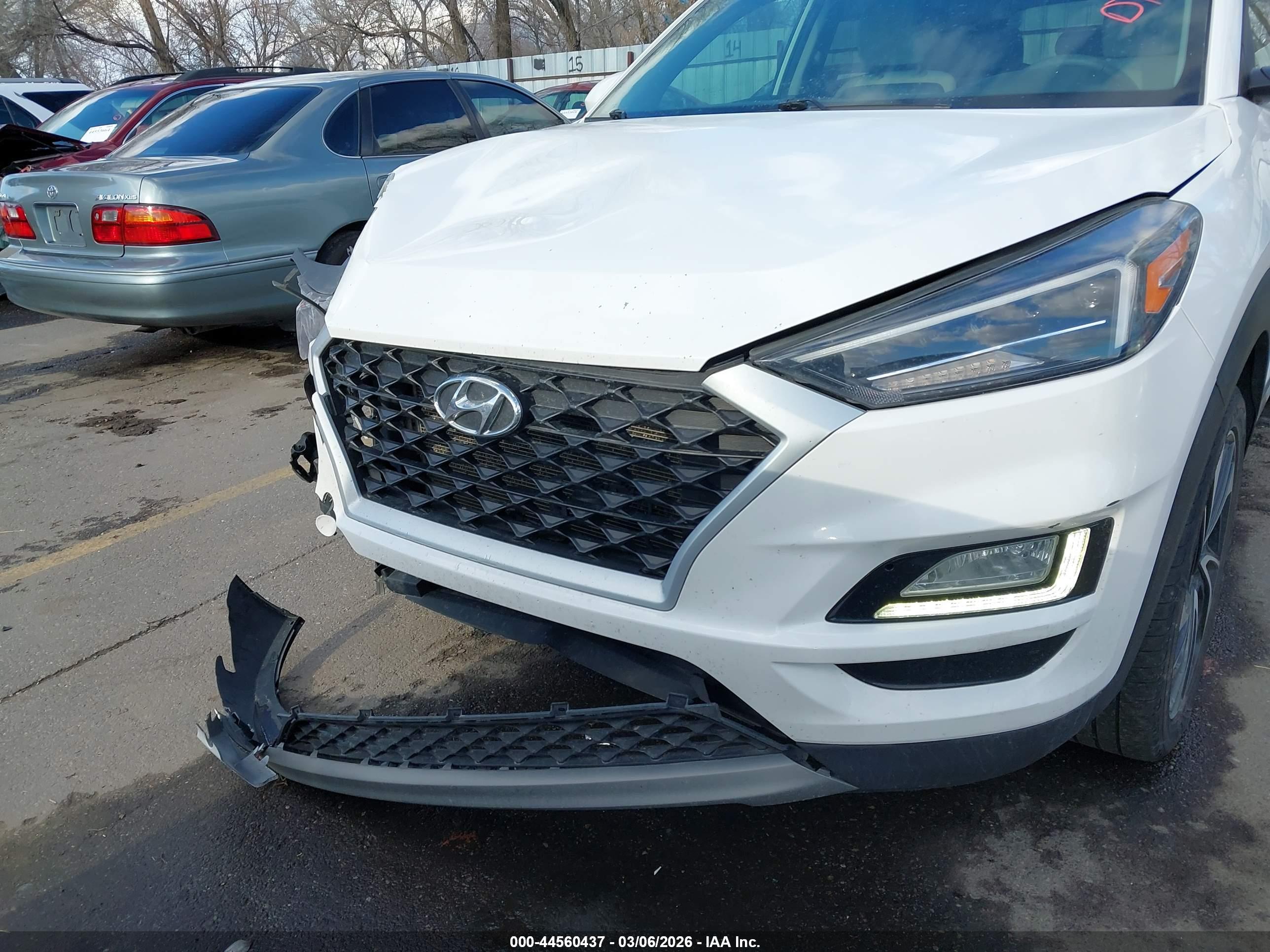HYUNDAI TUCSON image 6