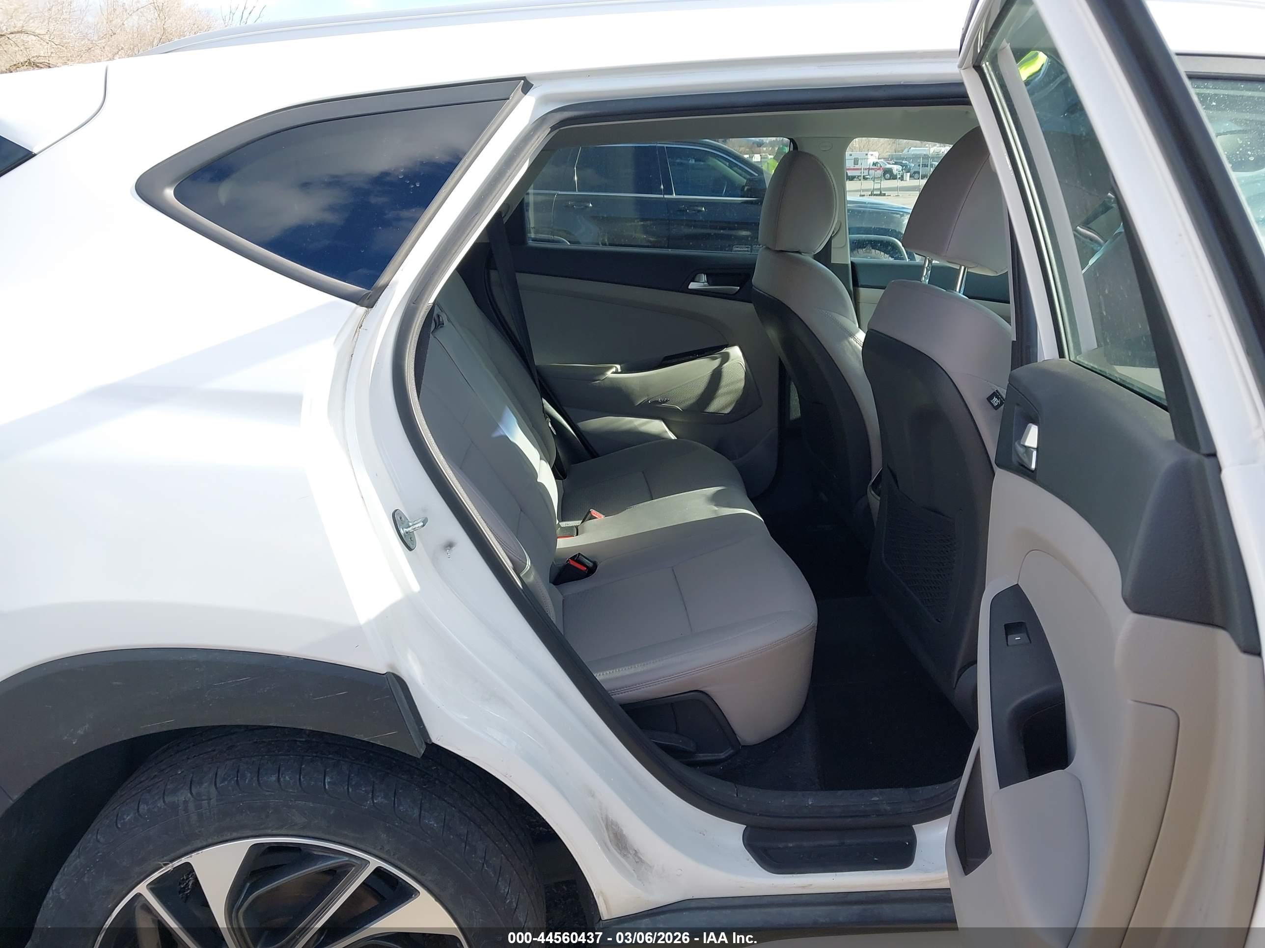 HYUNDAI TUCSON image 8