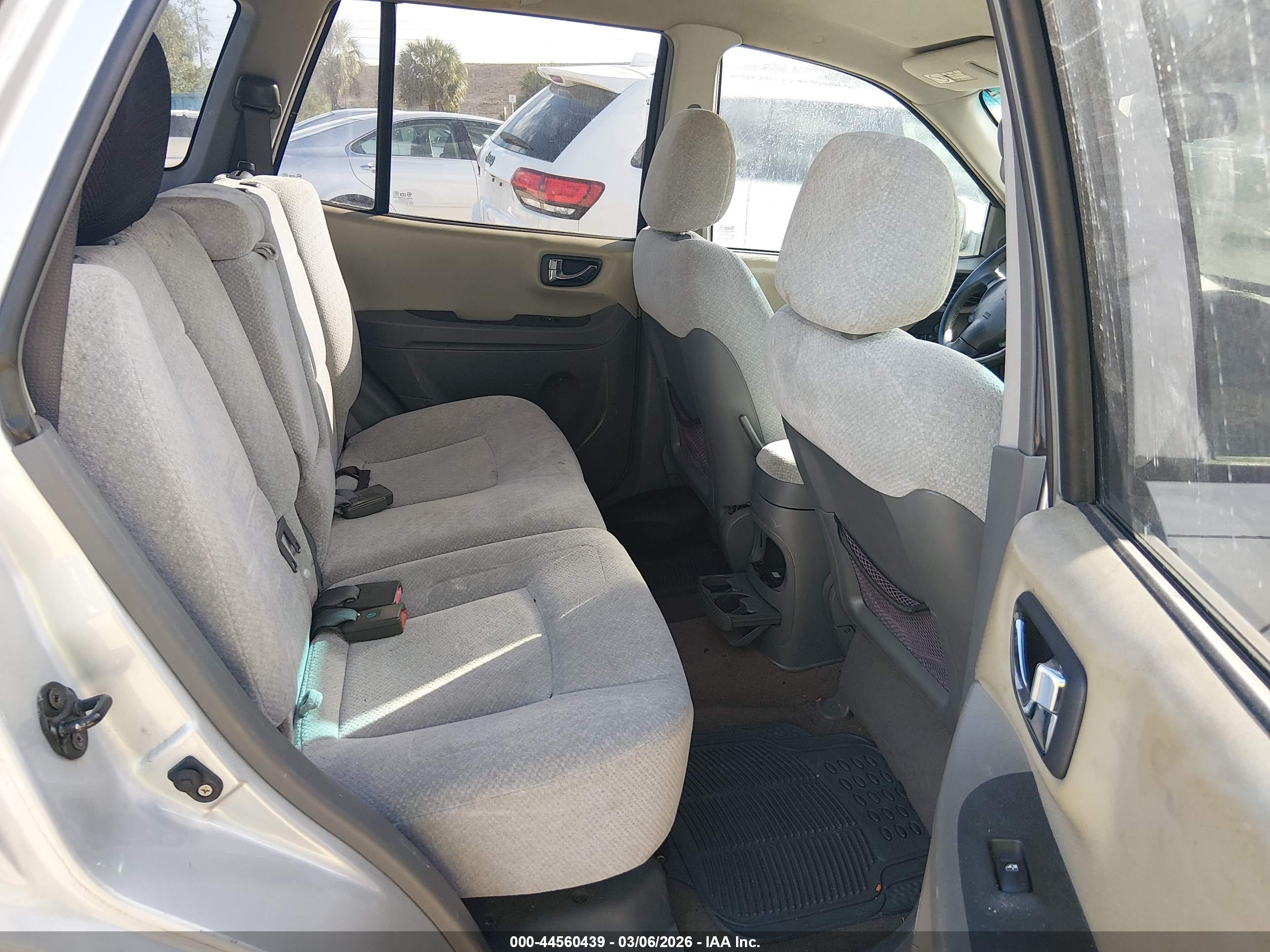 HYUNDAI SANTA image 8