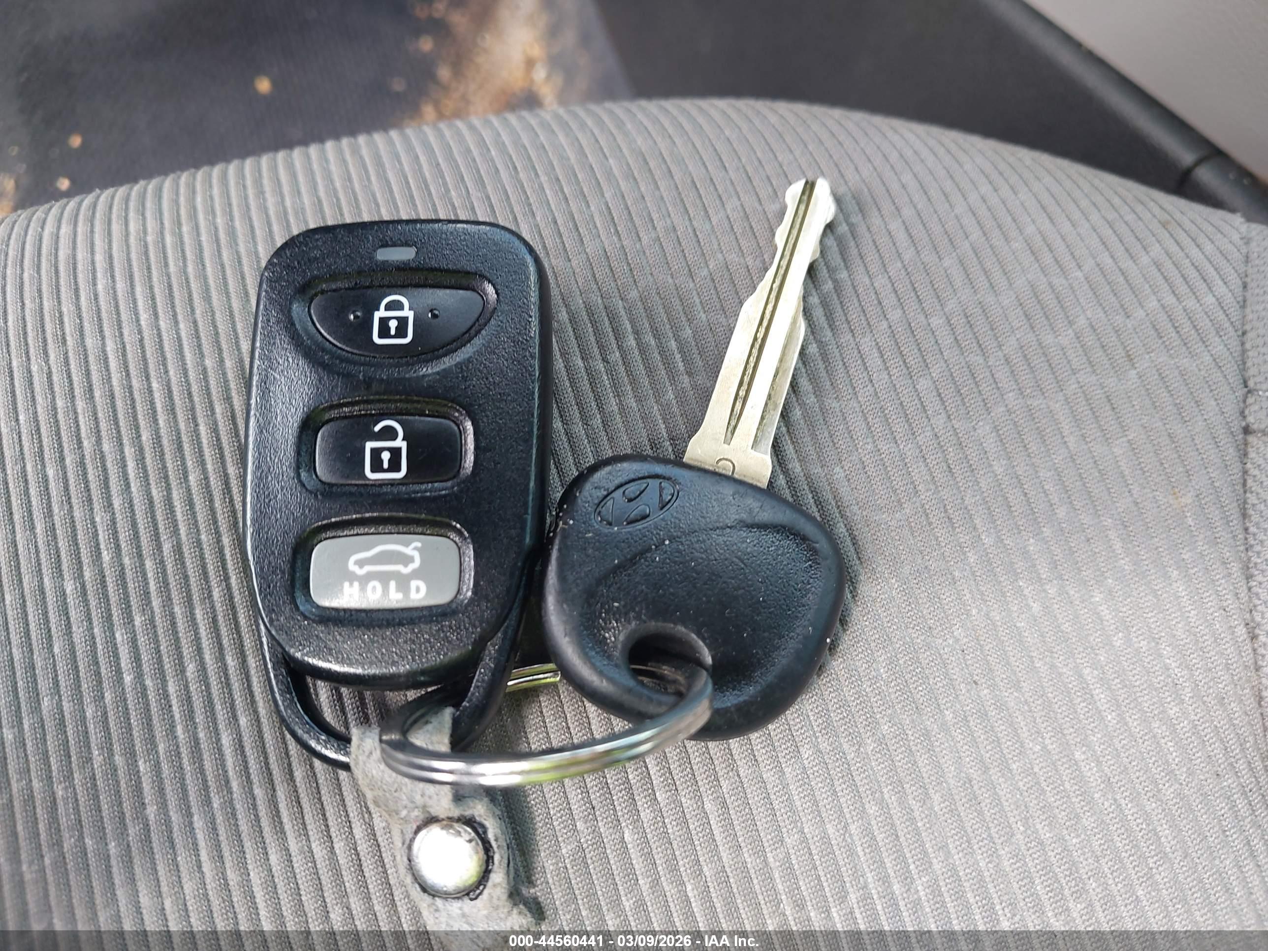HYUNDAI ELANTRA image 11