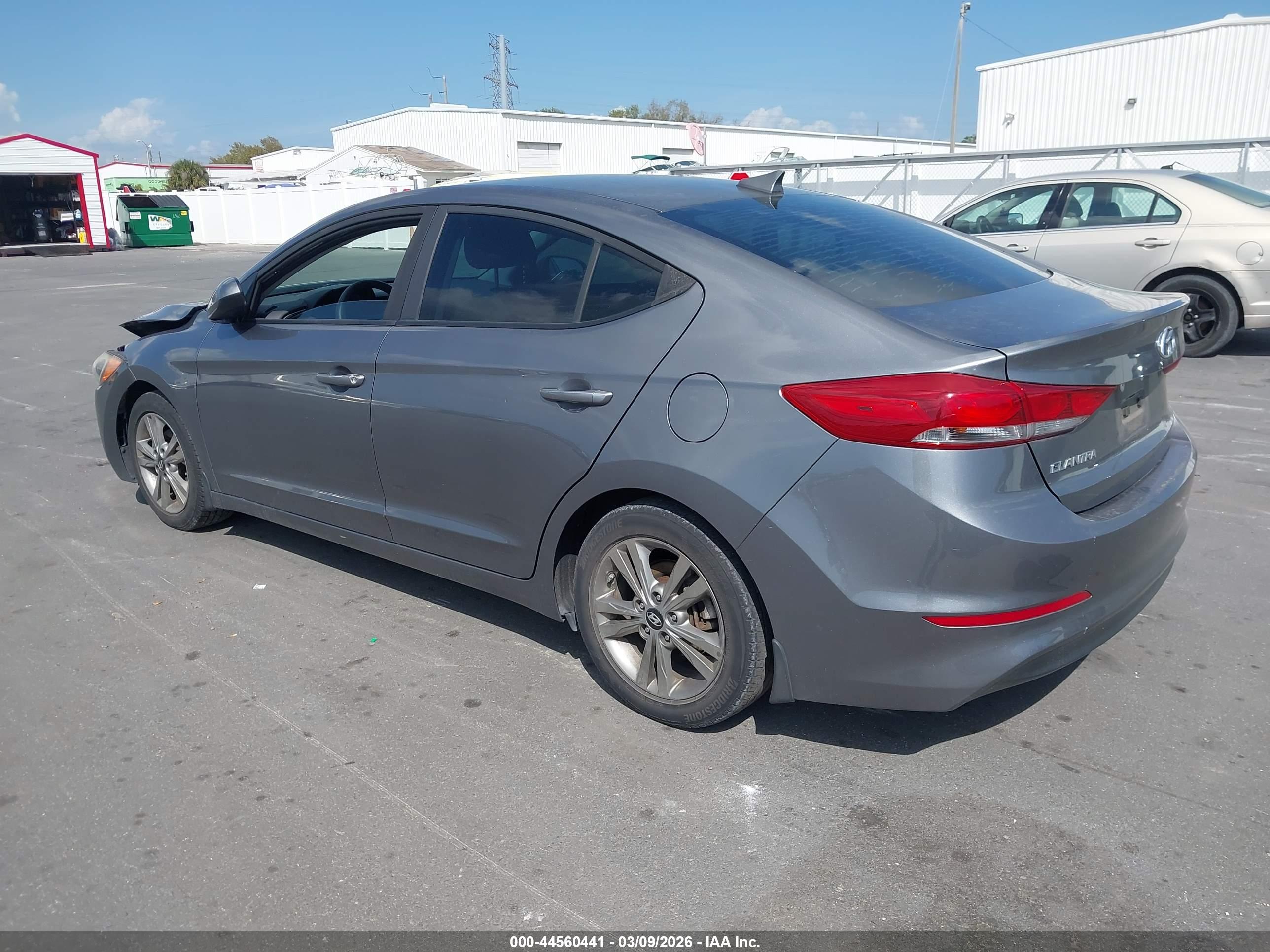 HYUNDAI ELANTRA image 3