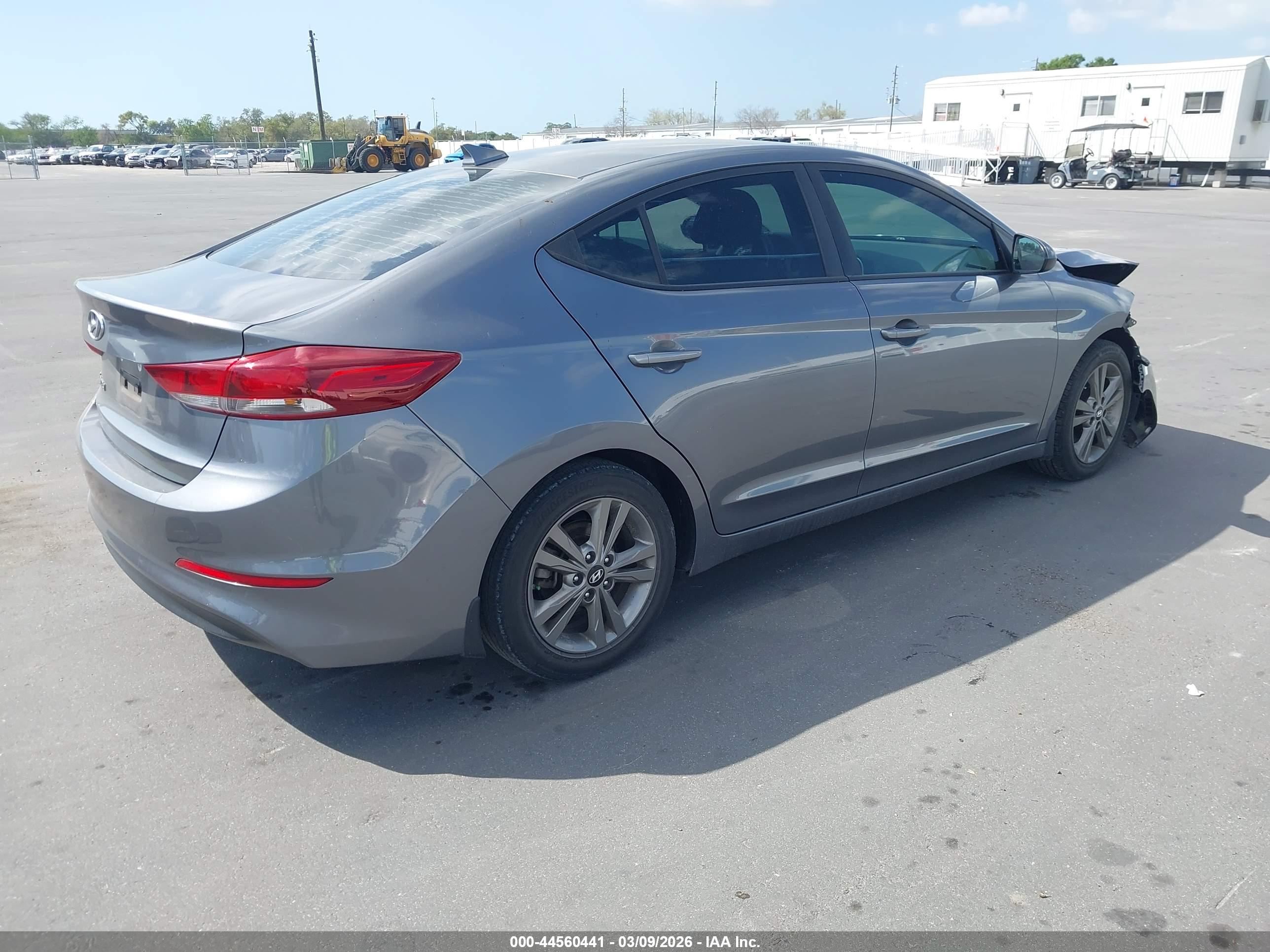 HYUNDAI ELANTRA image 4