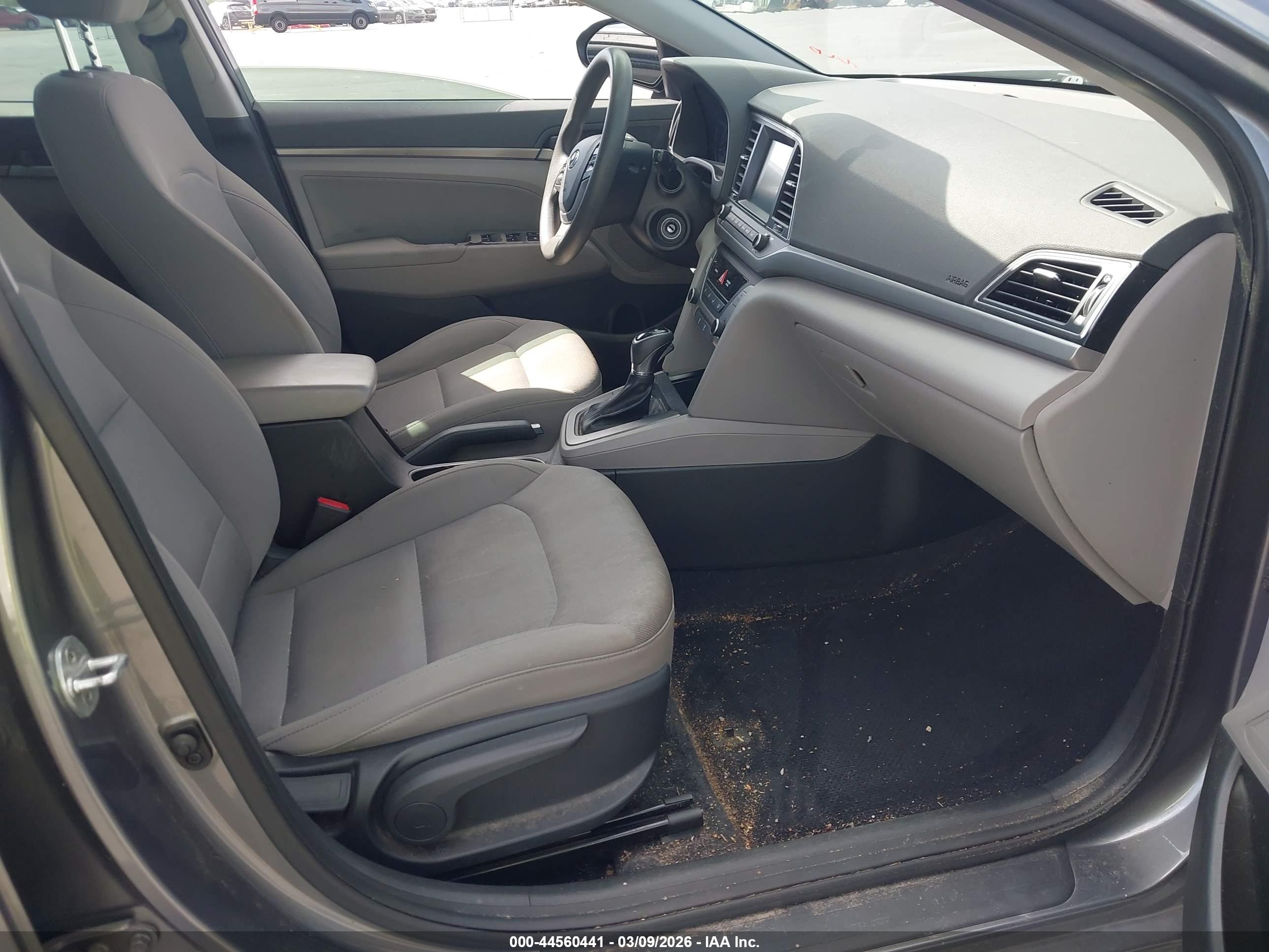 HYUNDAI ELANTRA image 5