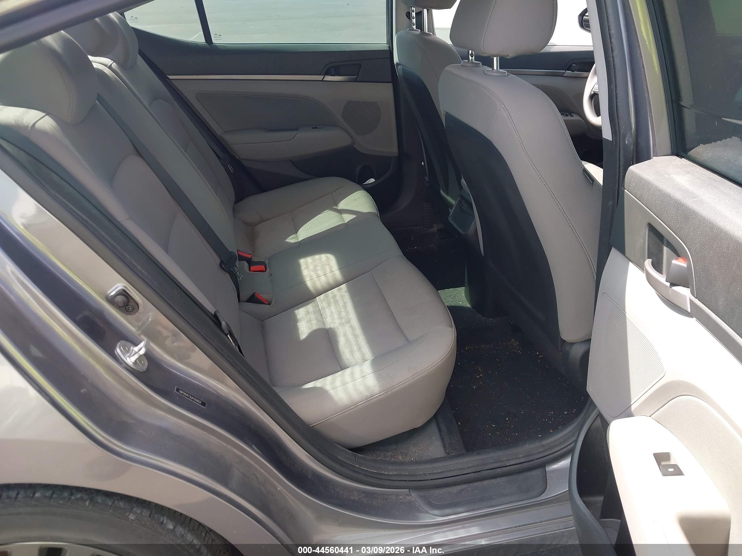 HYUNDAI ELANTRA image 8
