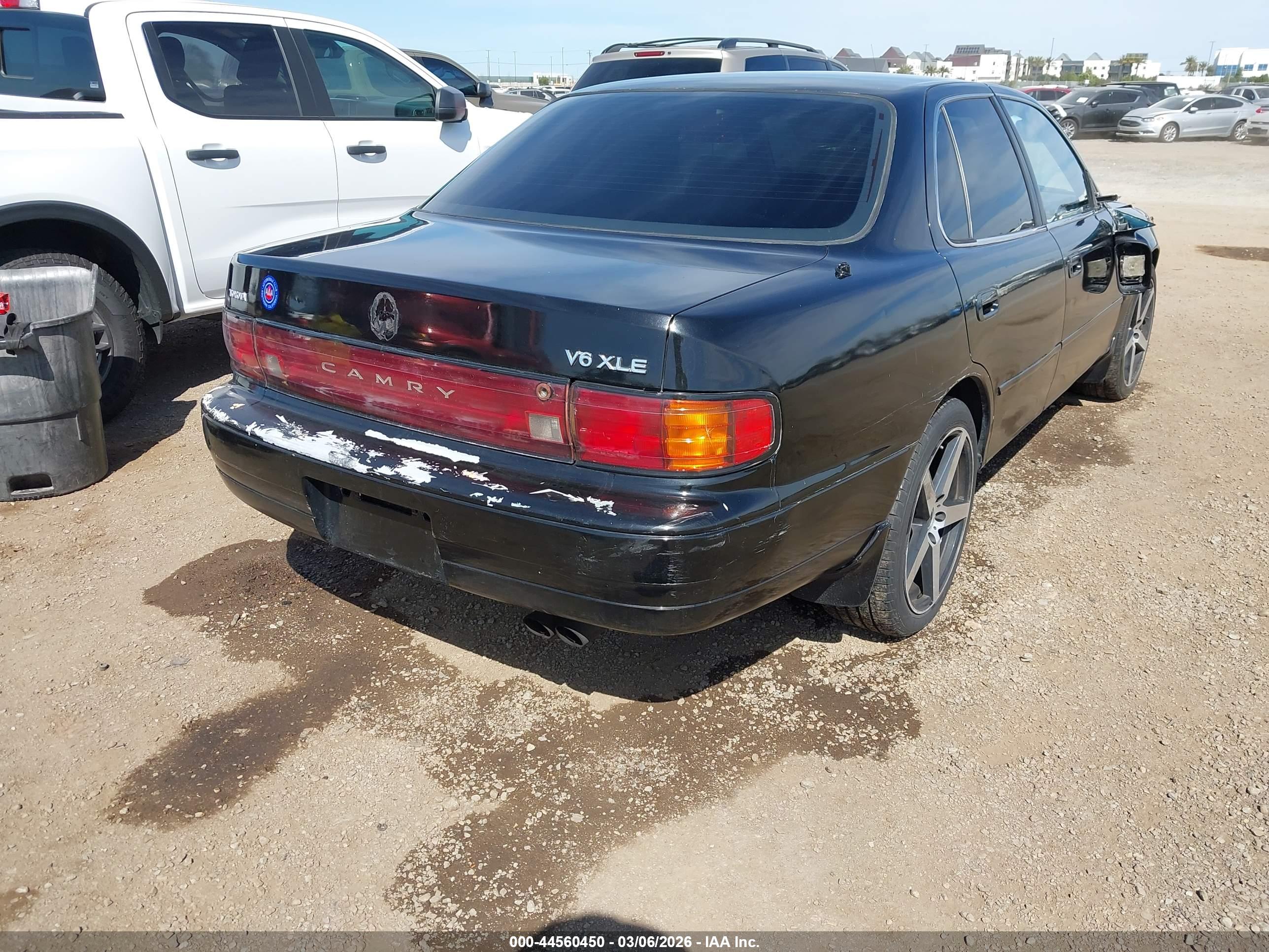 TOYOTA CAMRY image 6