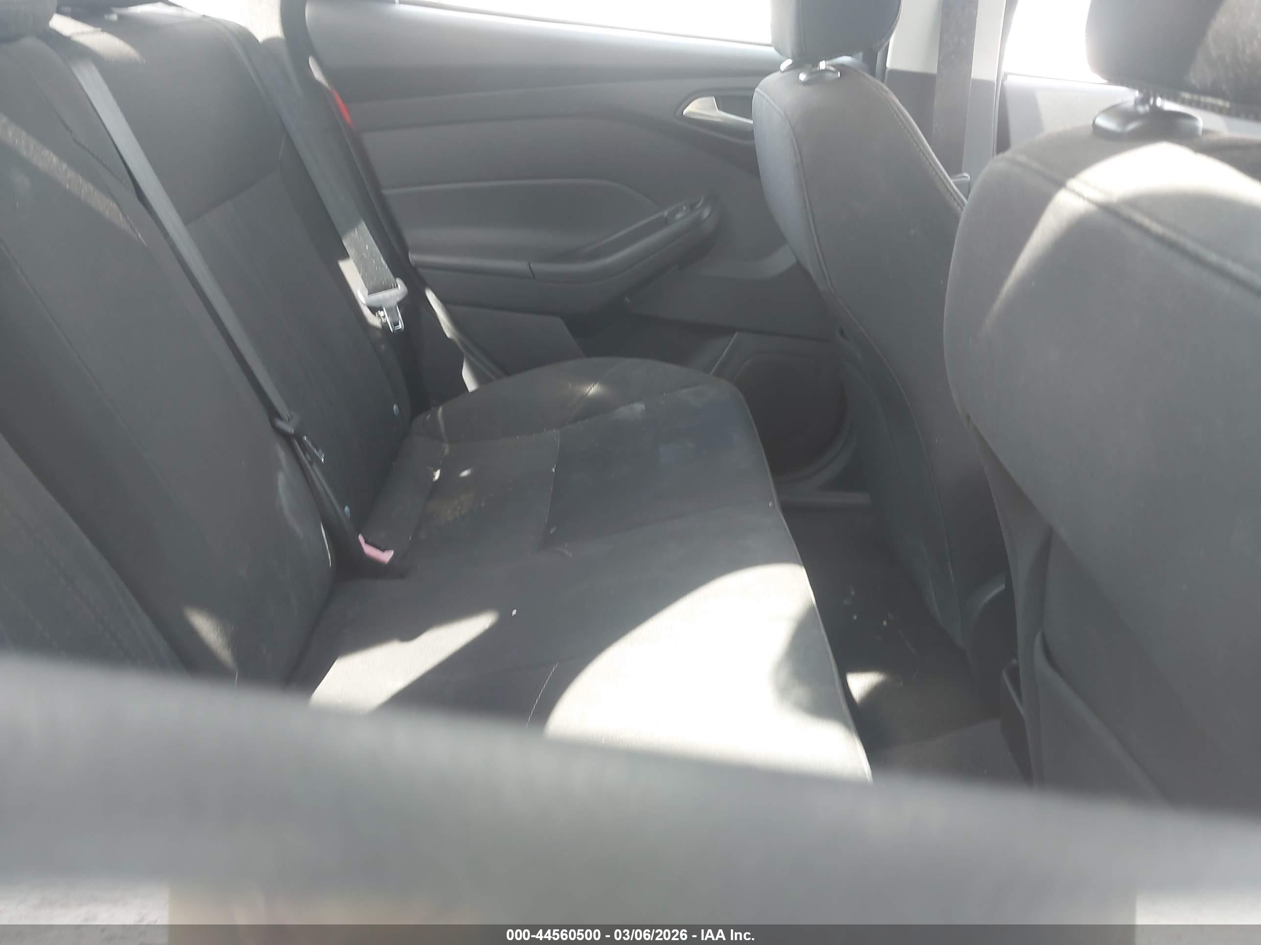 FORD FOCUS image 8
