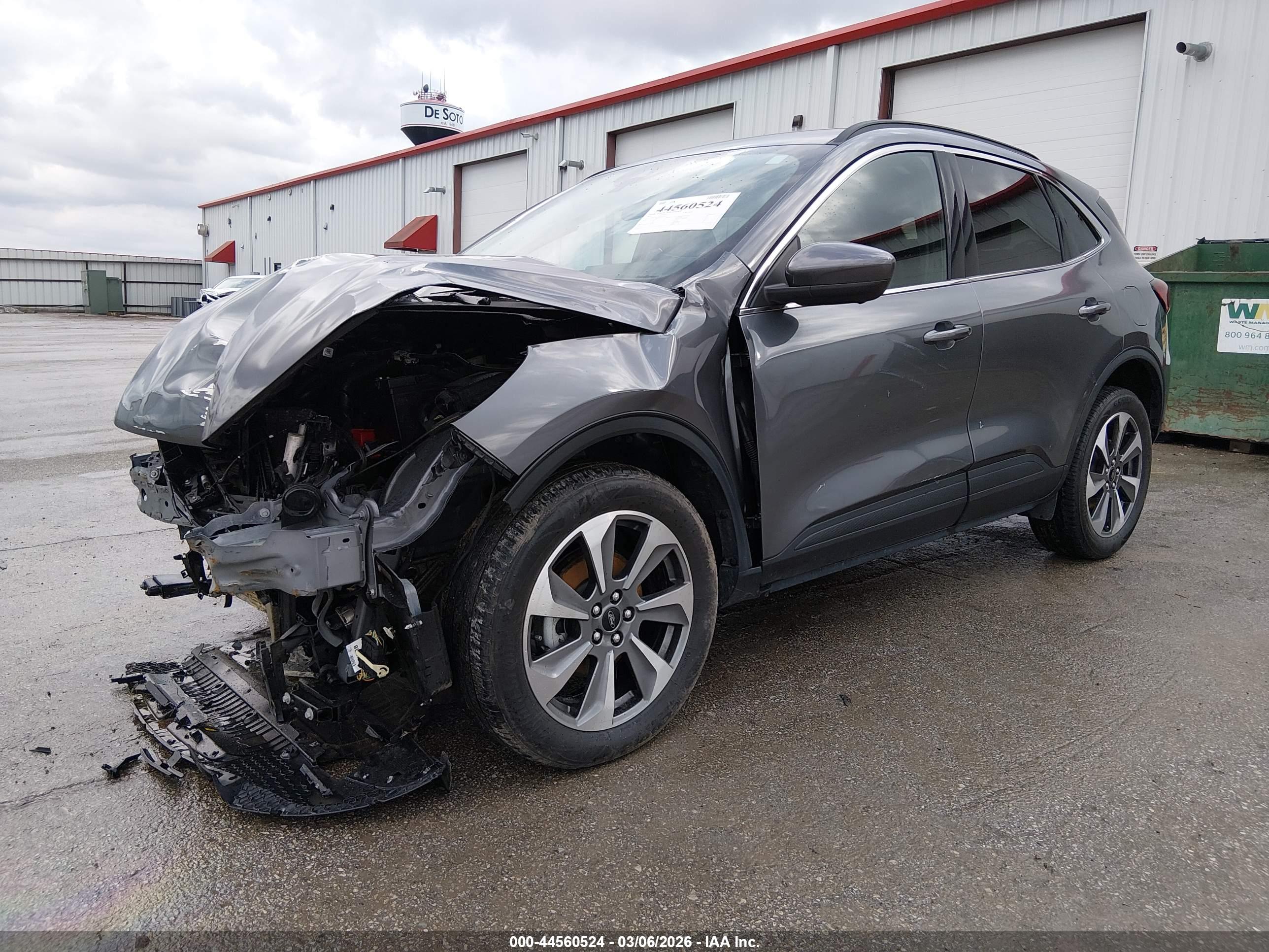 FORD ESCAPE image 2