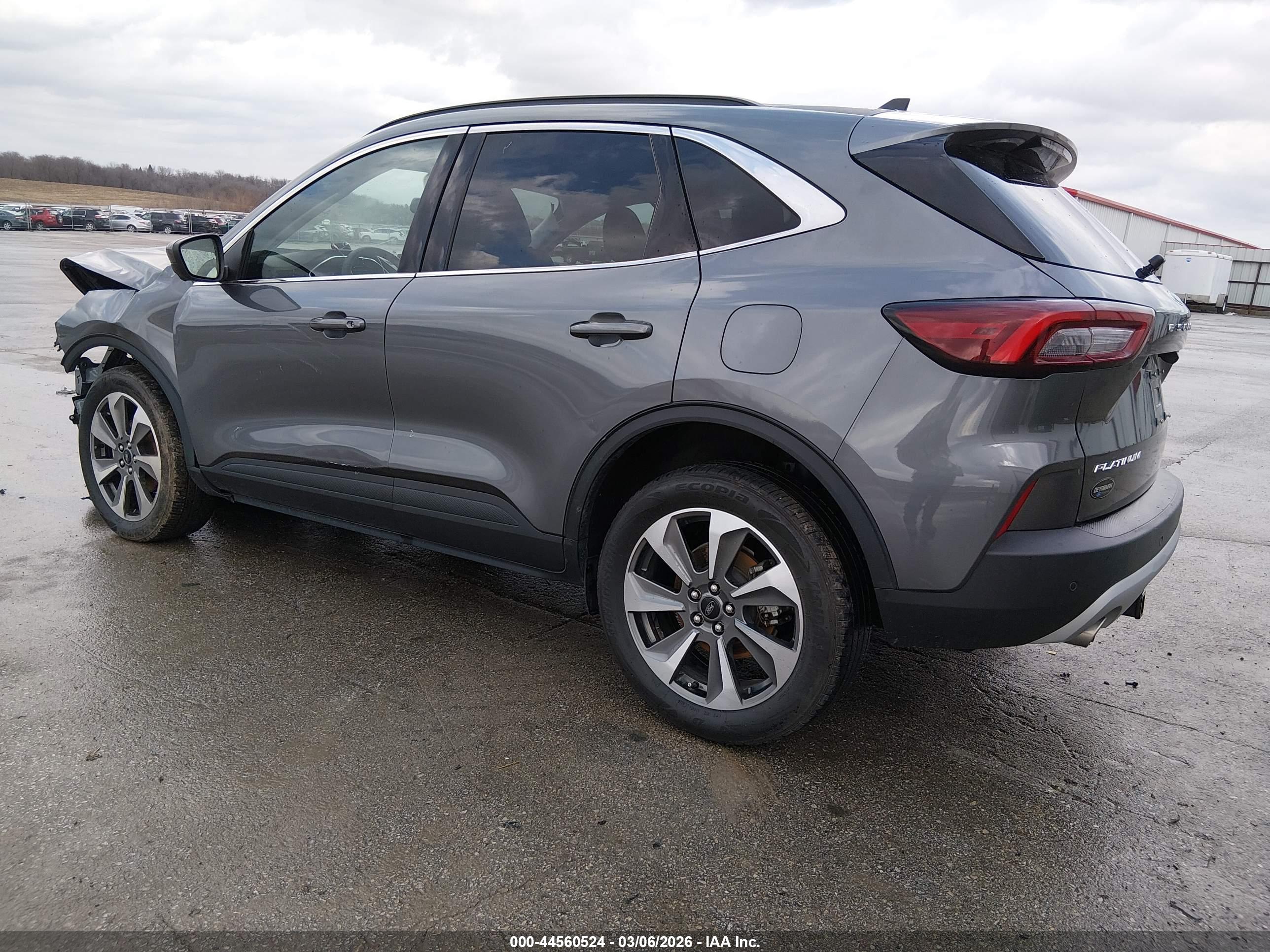 FORD ESCAPE image 3
