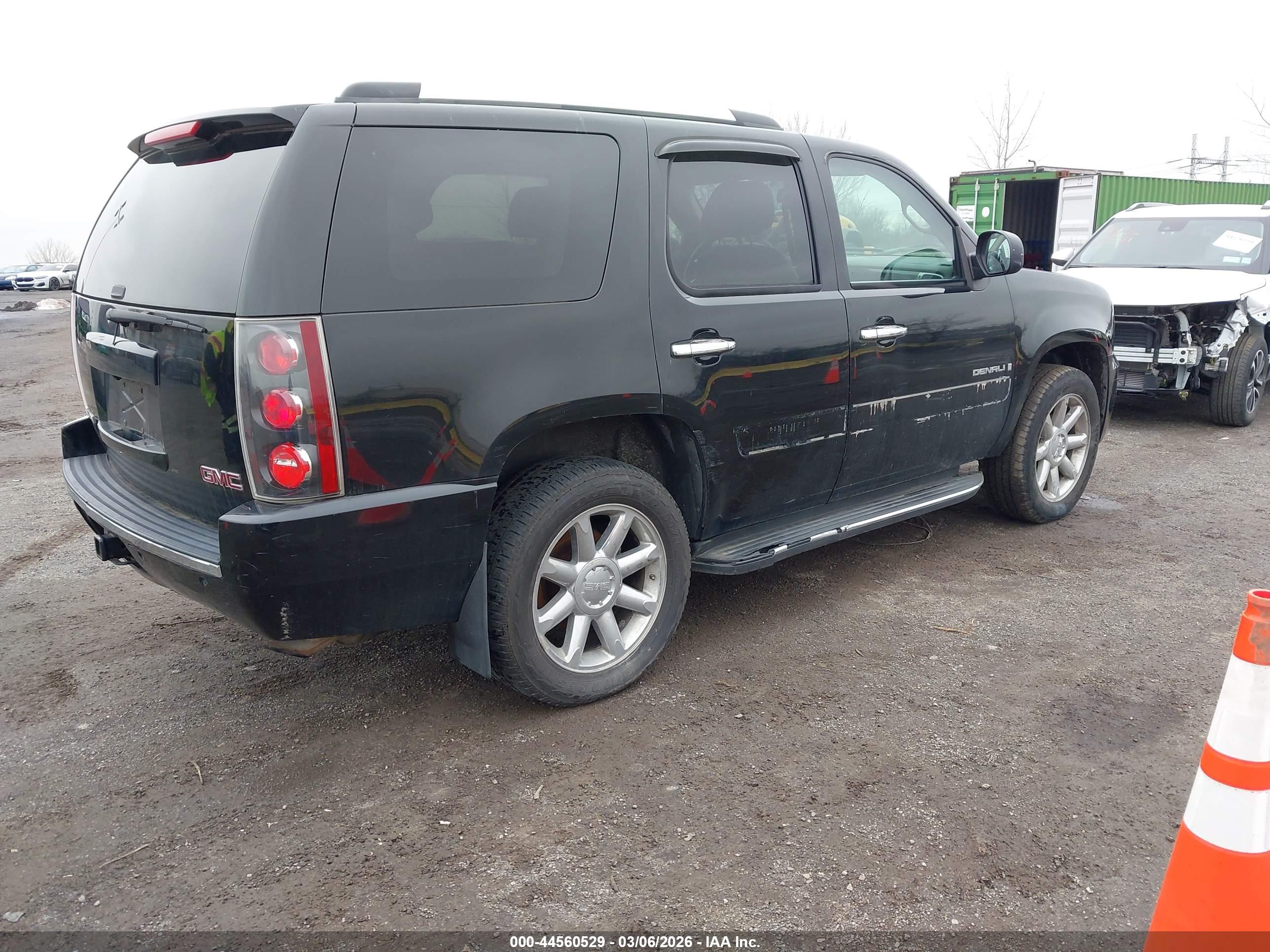 GMC YUKON image 4