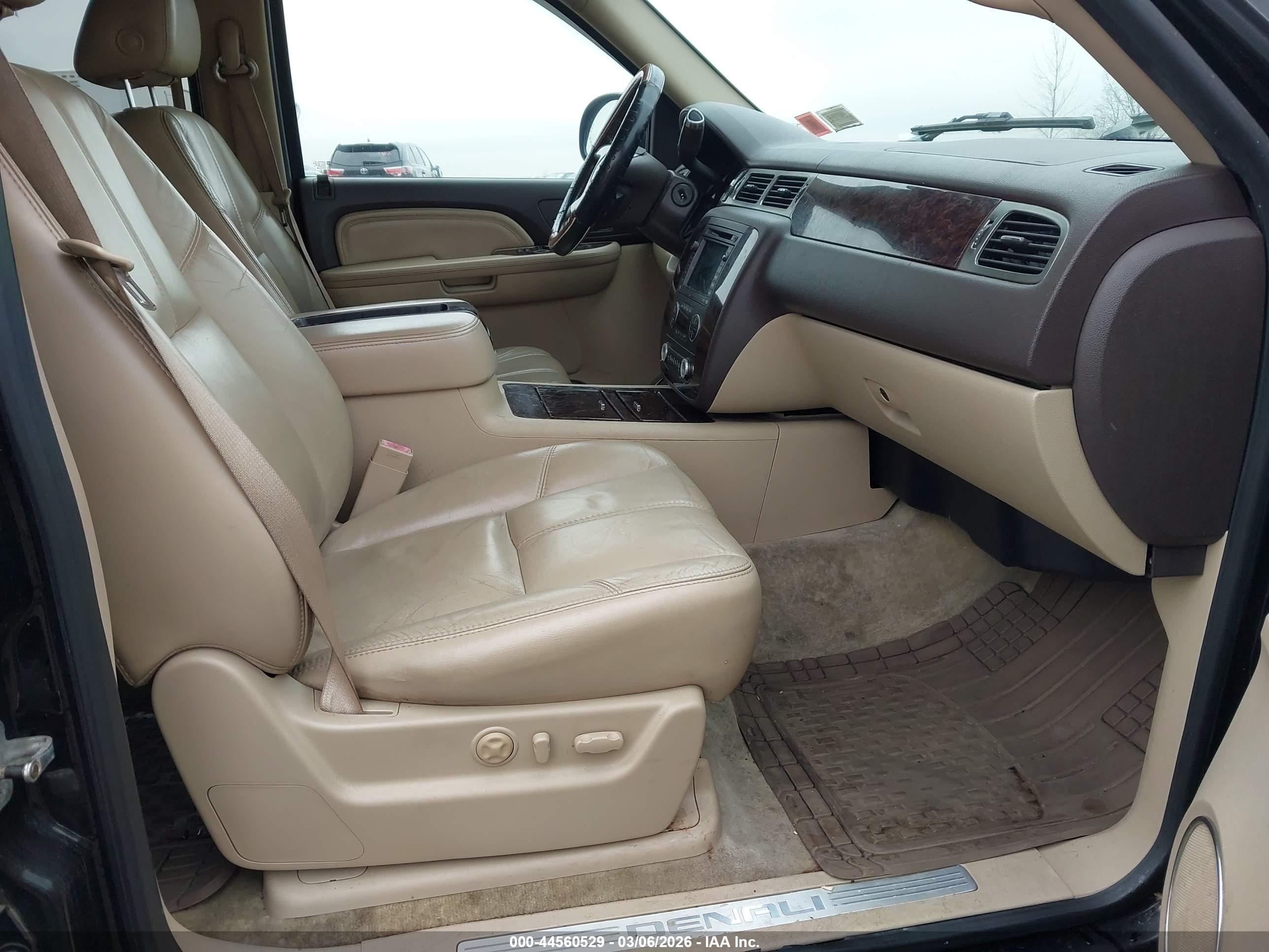 GMC YUKON image 5