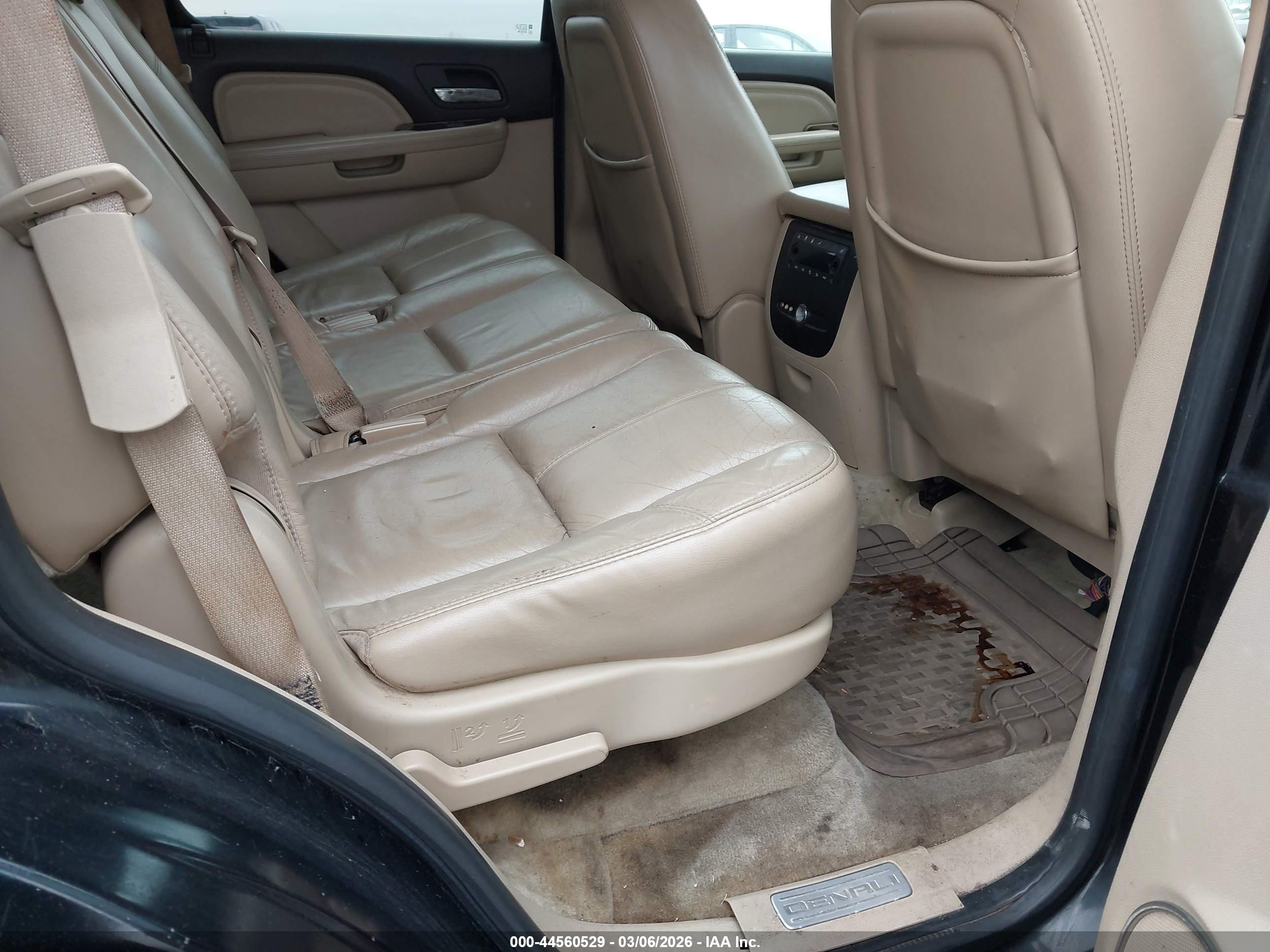 GMC YUKON image 8