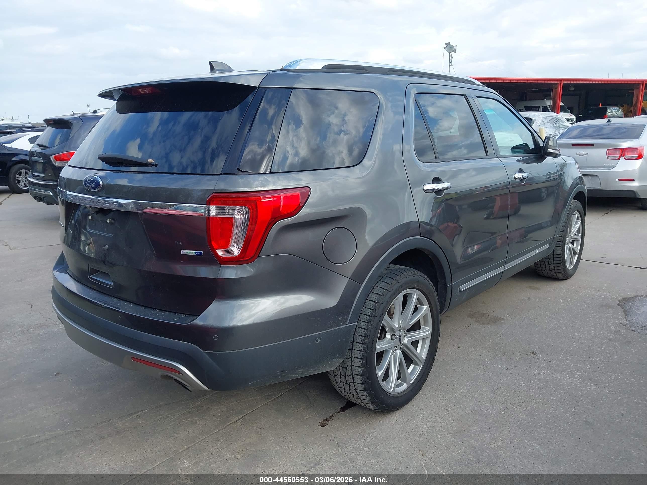 FORD EXPLORER image 4