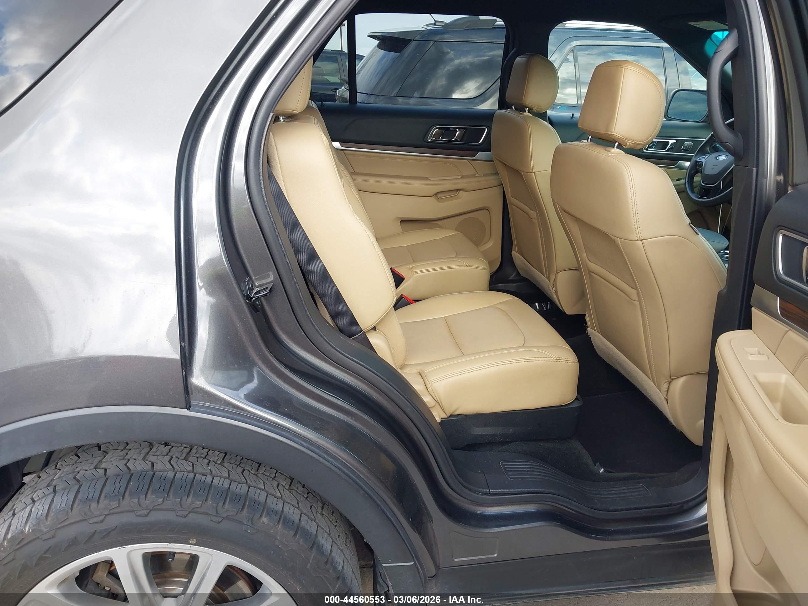 FORD EXPLORER image 8
