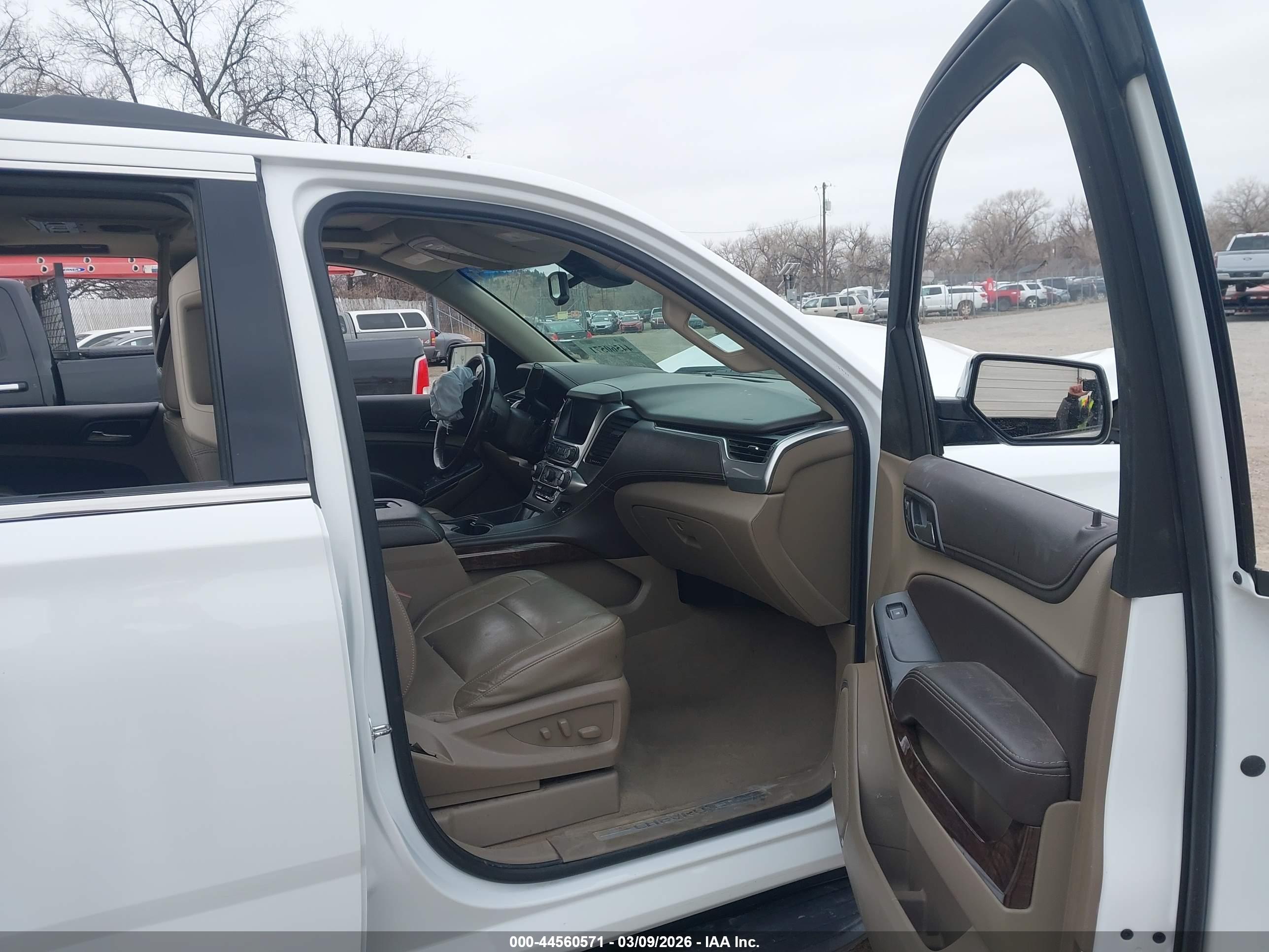 CHEVROLET SUBURBAN image 5
