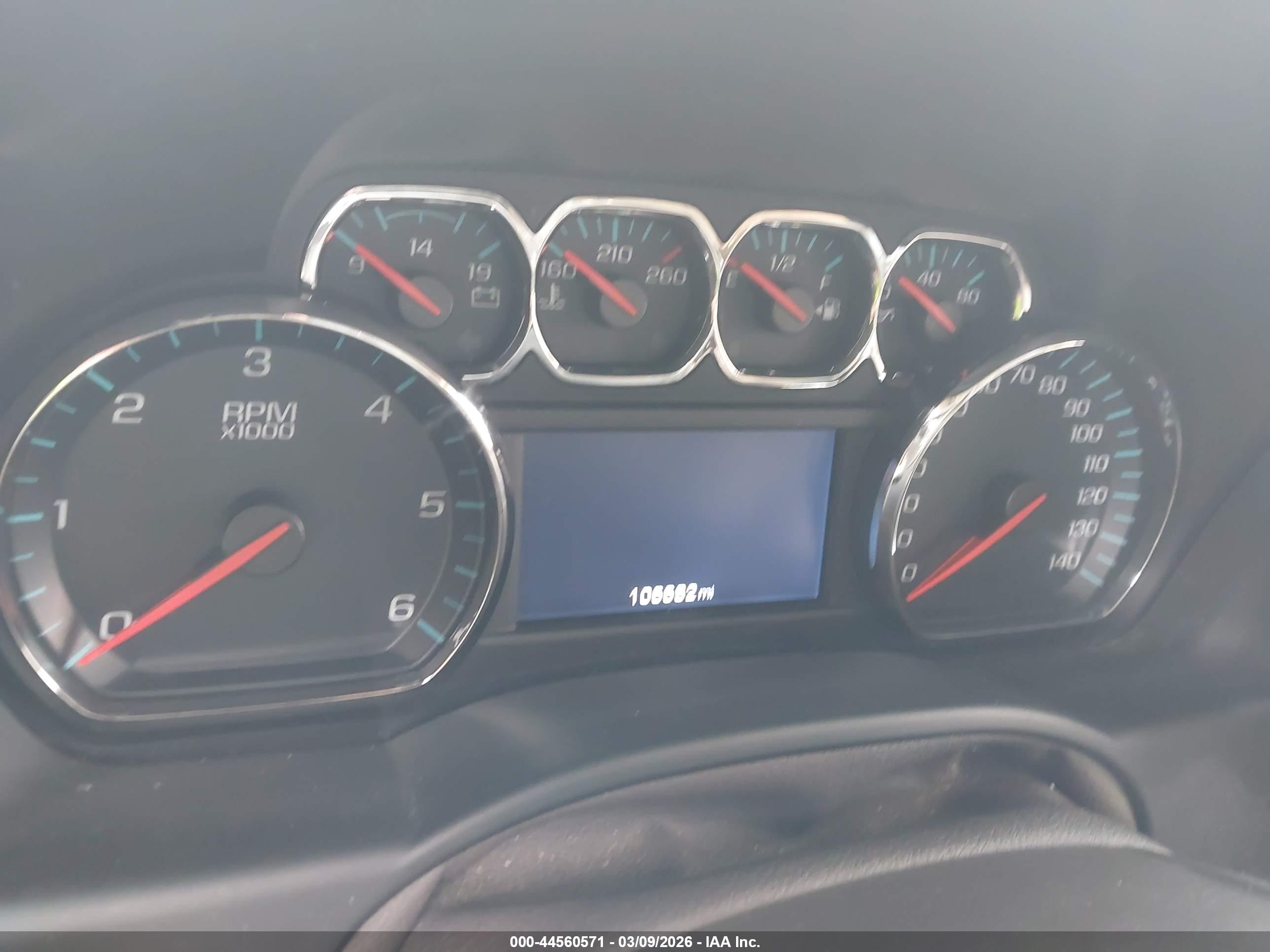 CHEVROLET SUBURBAN image 7