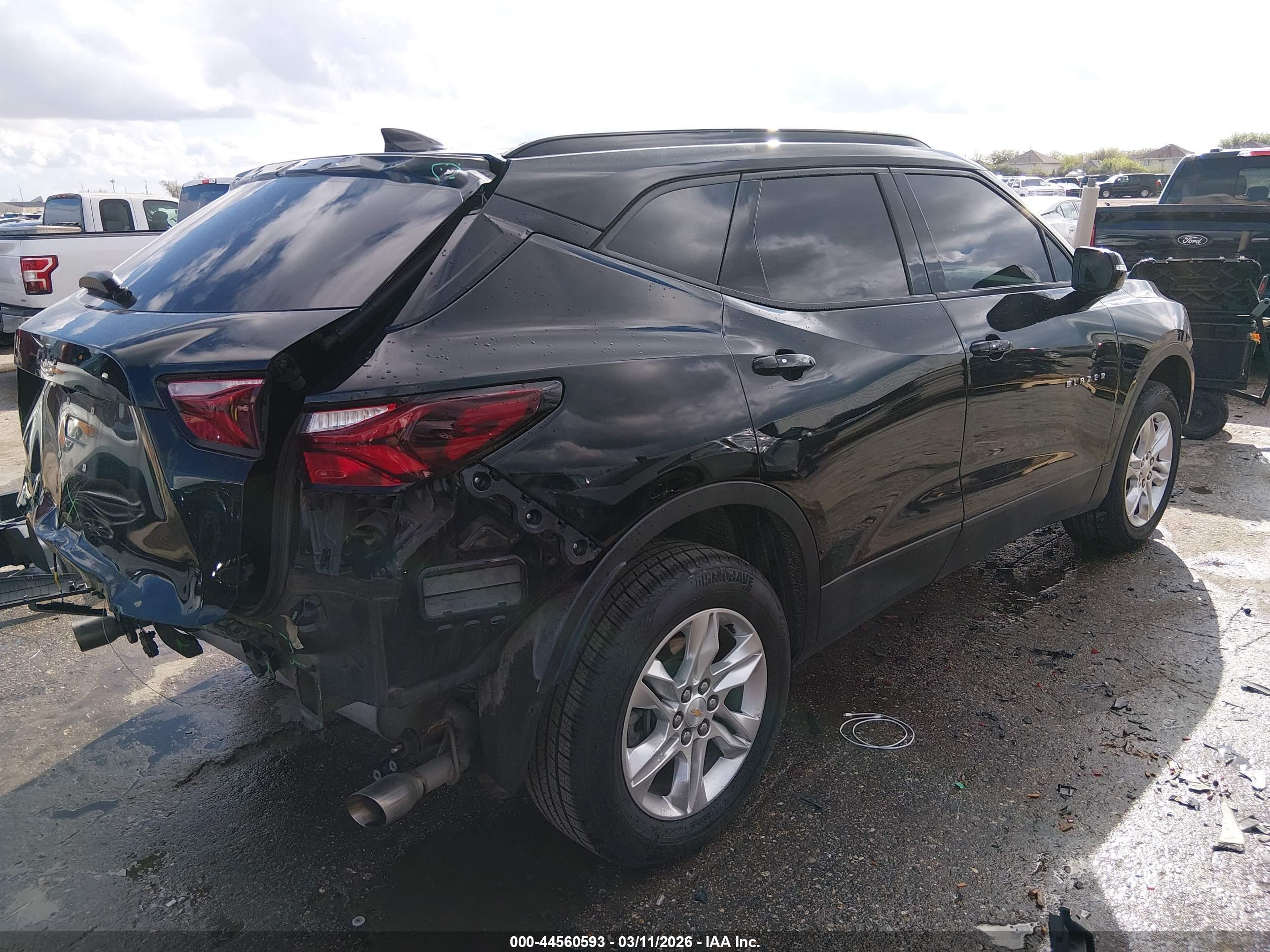 CHEVROLET BLAZER image 4