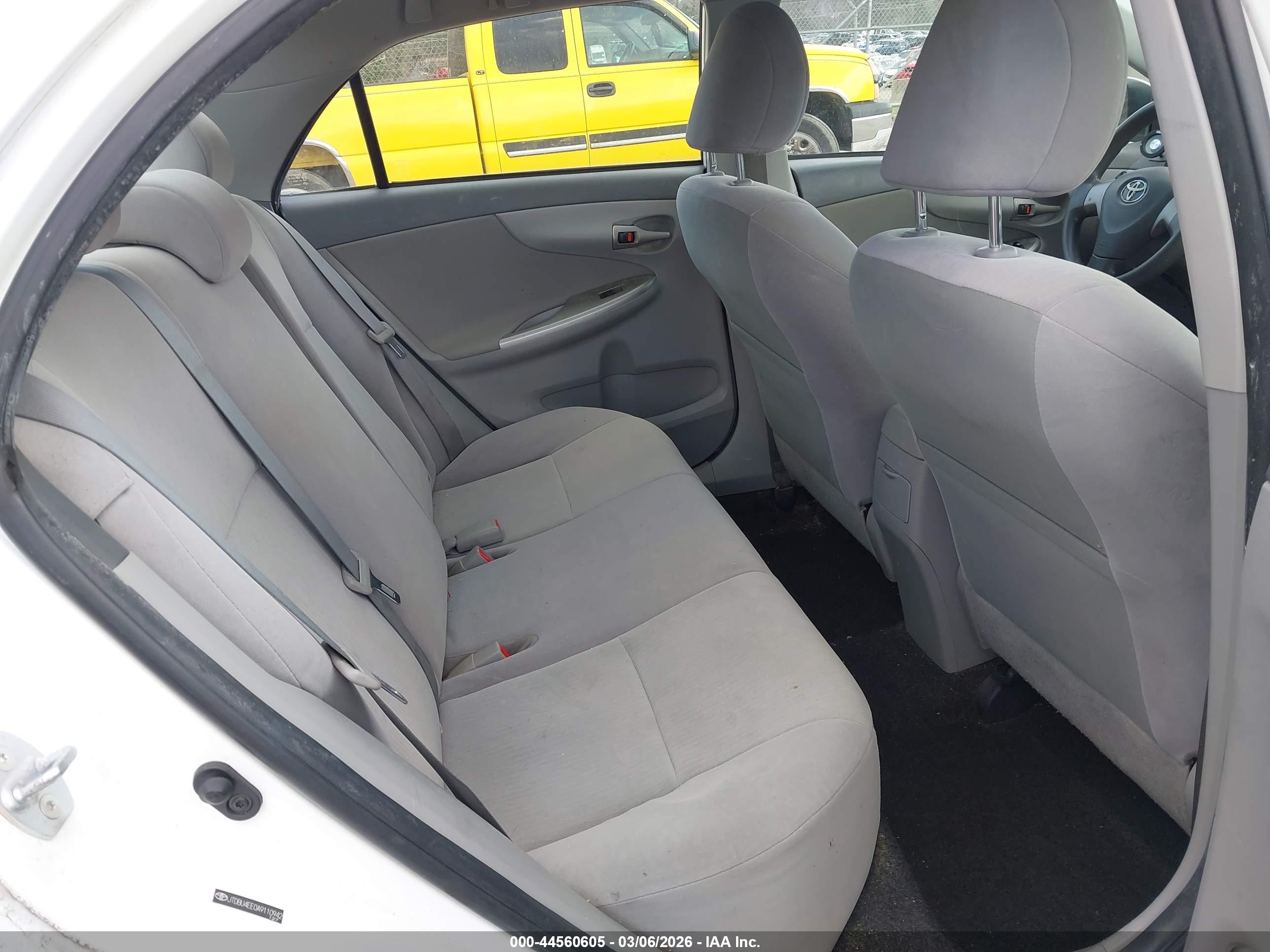 TOYOTA COROLLA image 8