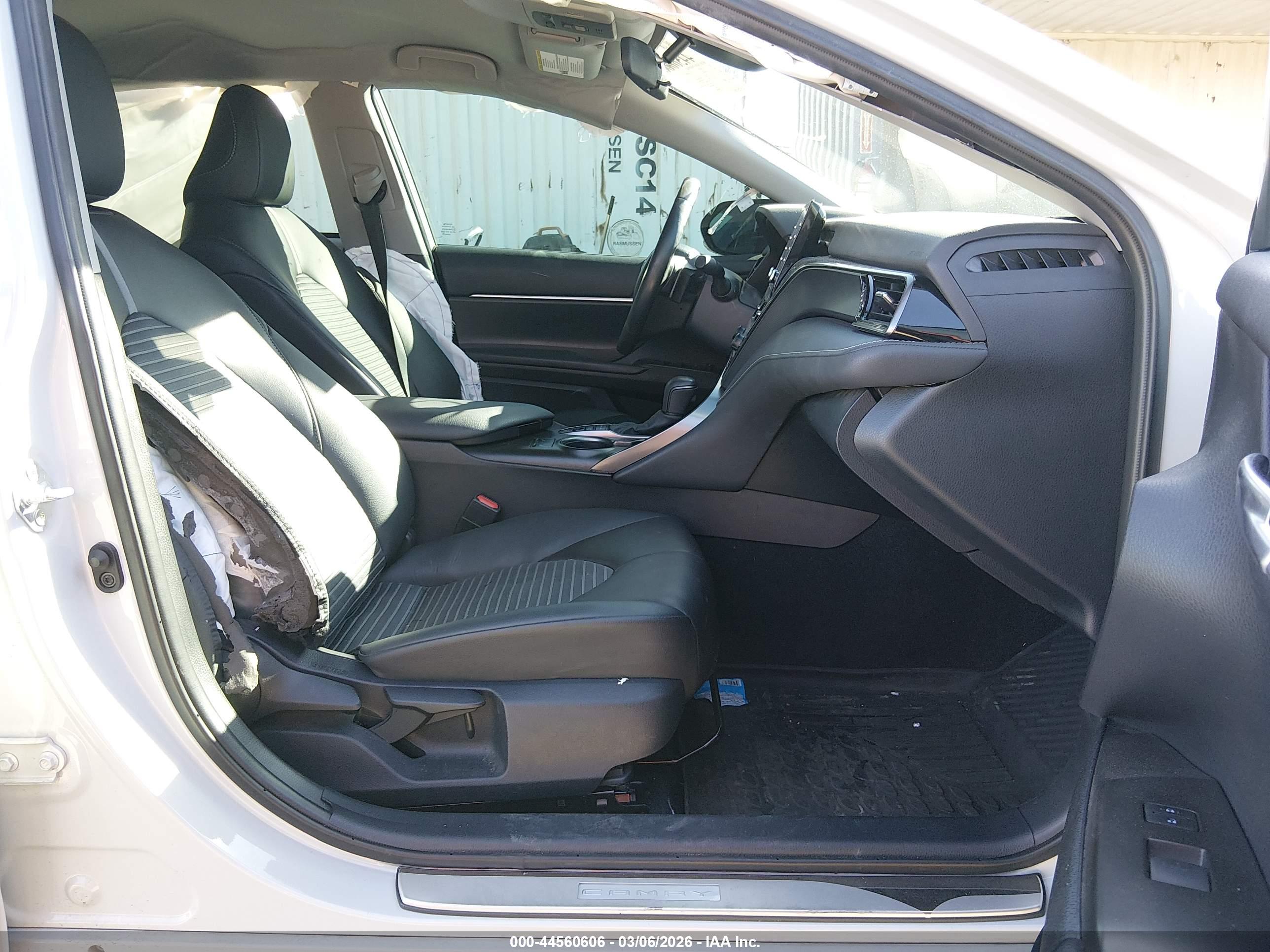TOYOTA CAMRY image 5