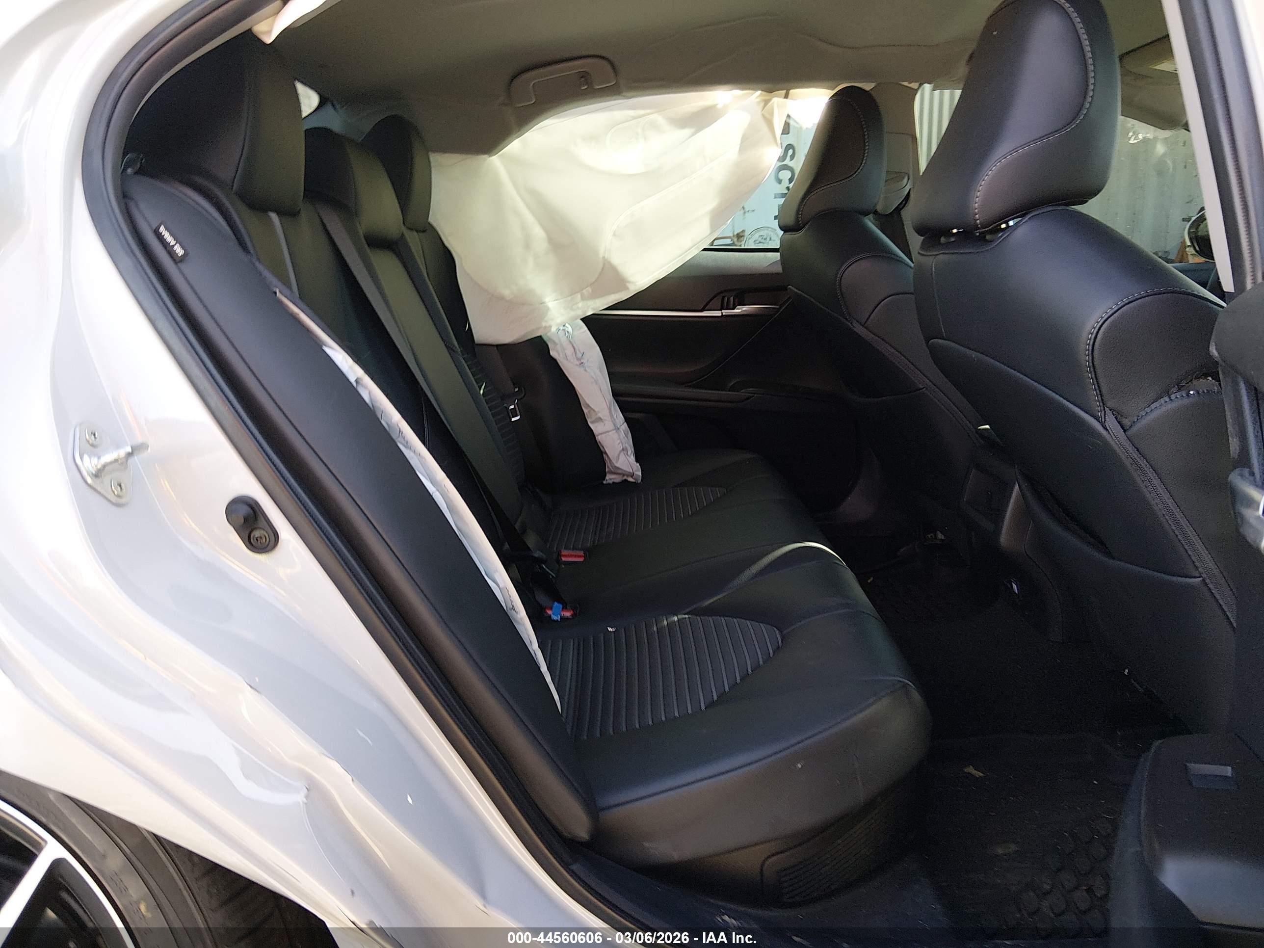 TOYOTA CAMRY image 8
