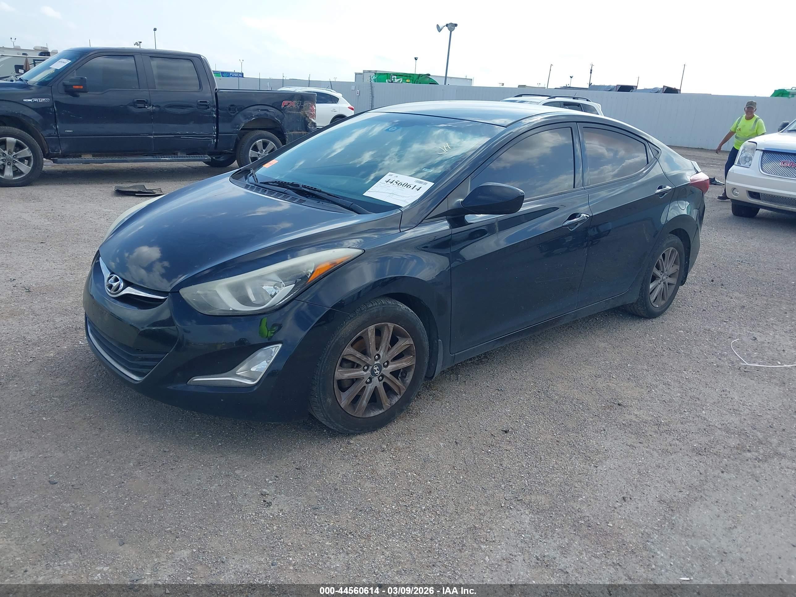HYUNDAI ELANTRA image 2