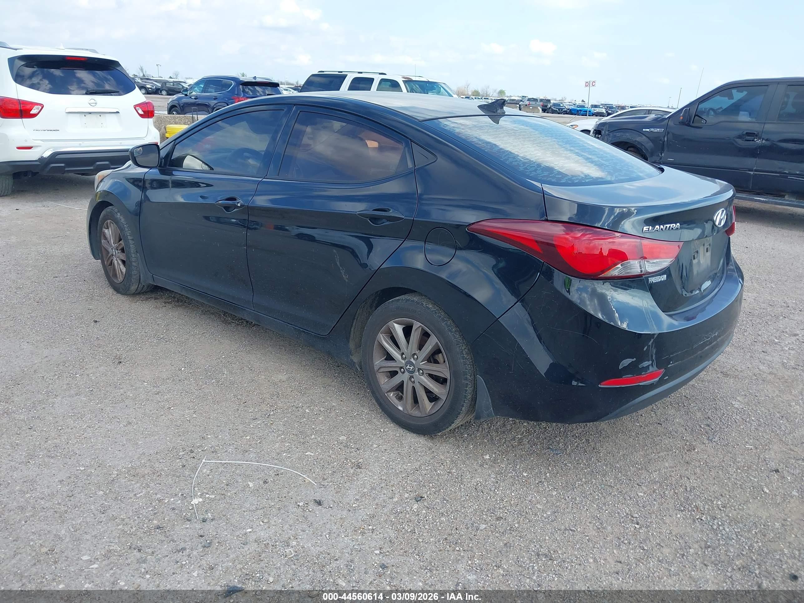 HYUNDAI ELANTRA image 3