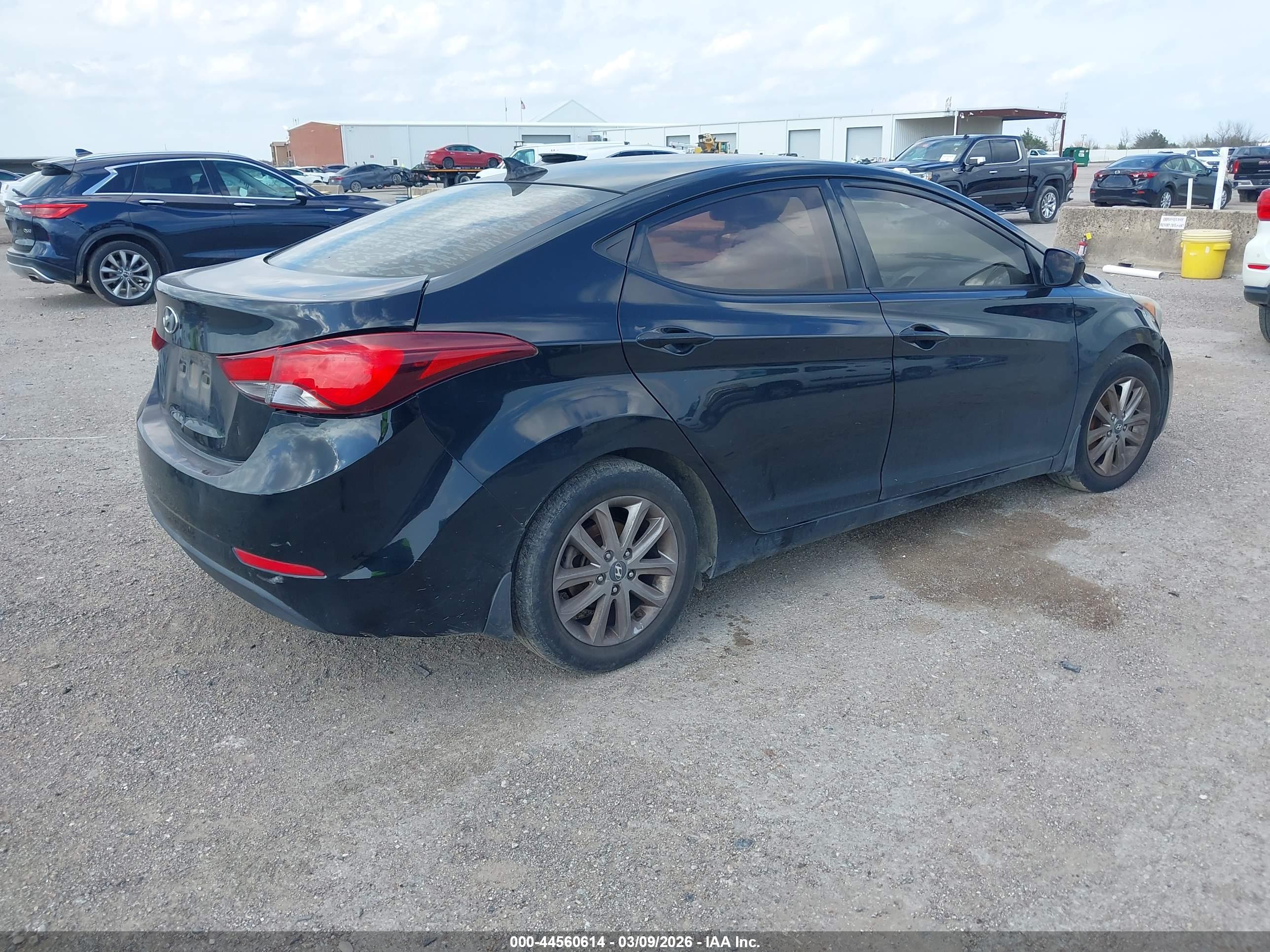 HYUNDAI ELANTRA image 4