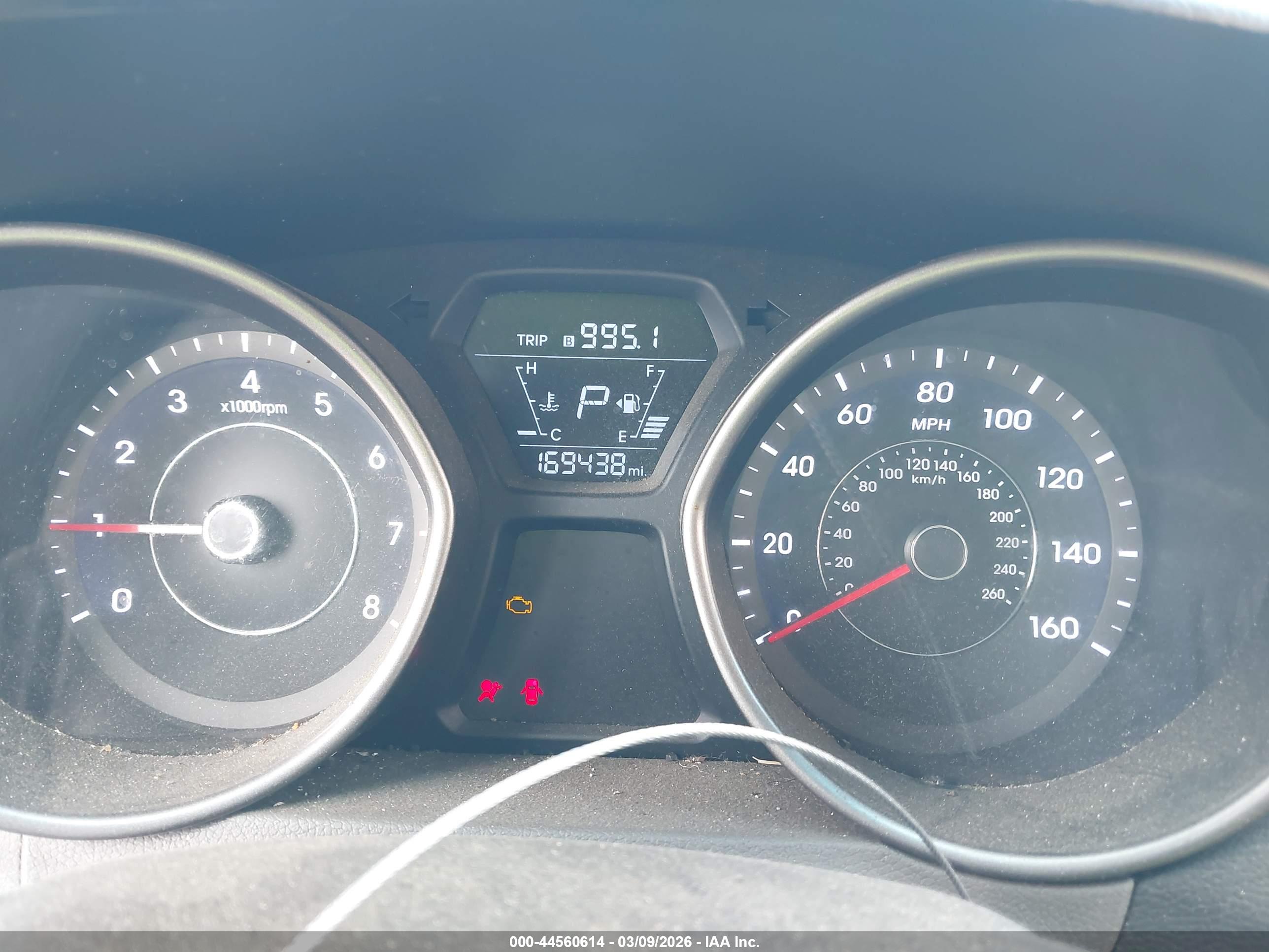 HYUNDAI ELANTRA image 7