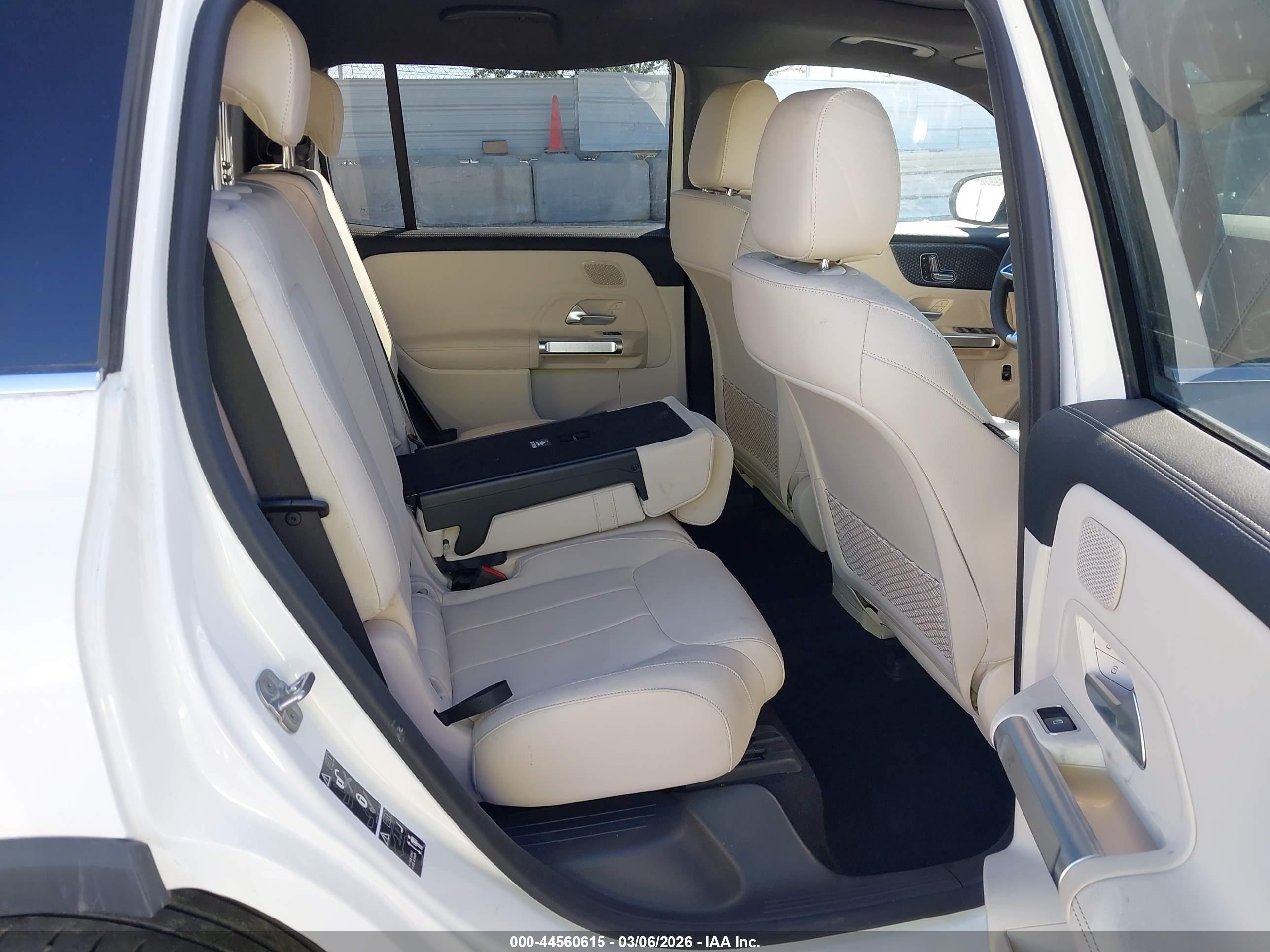 MERCEDES-BENZ EQB image 8