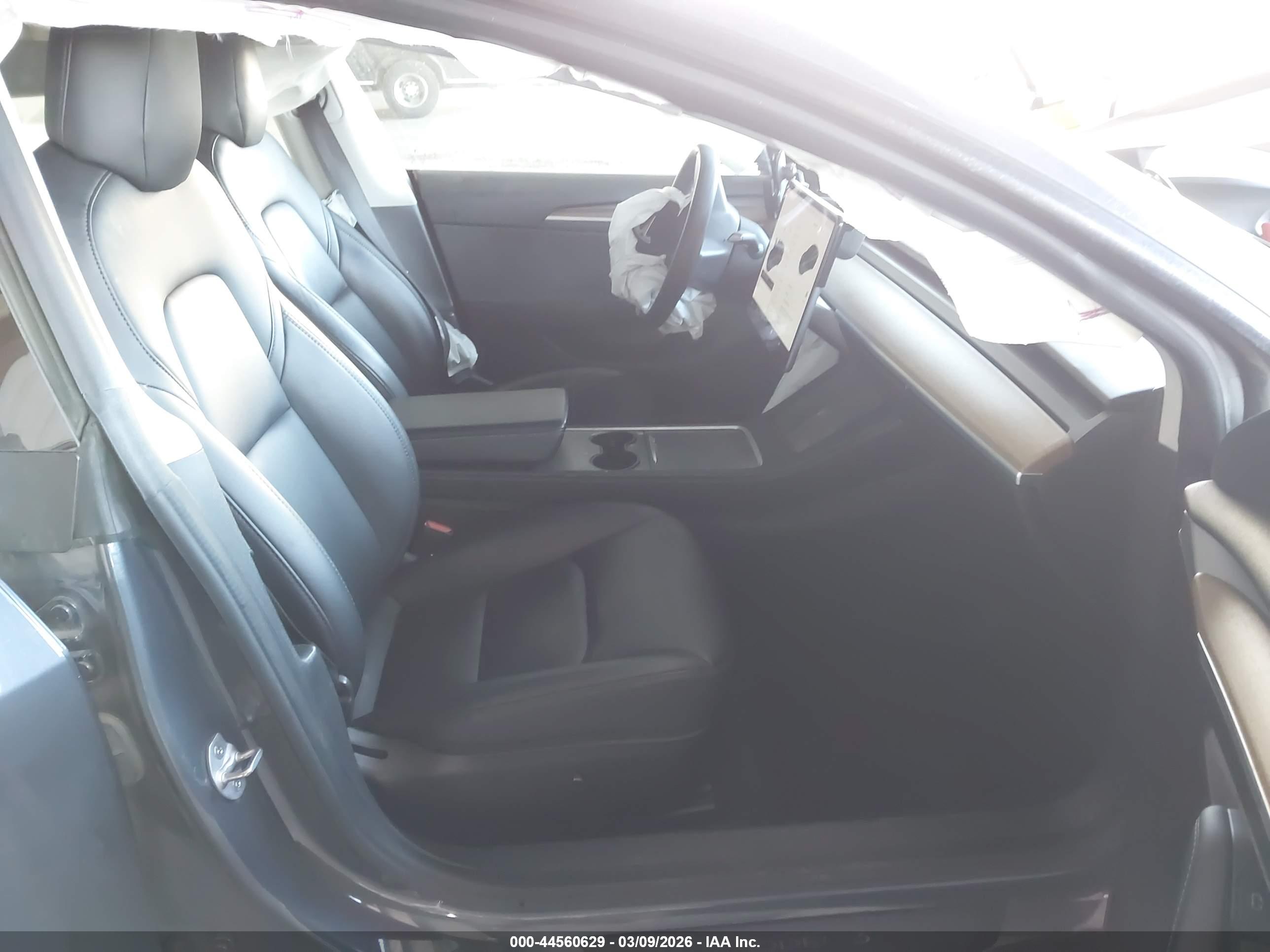TESLA MODEL image 5