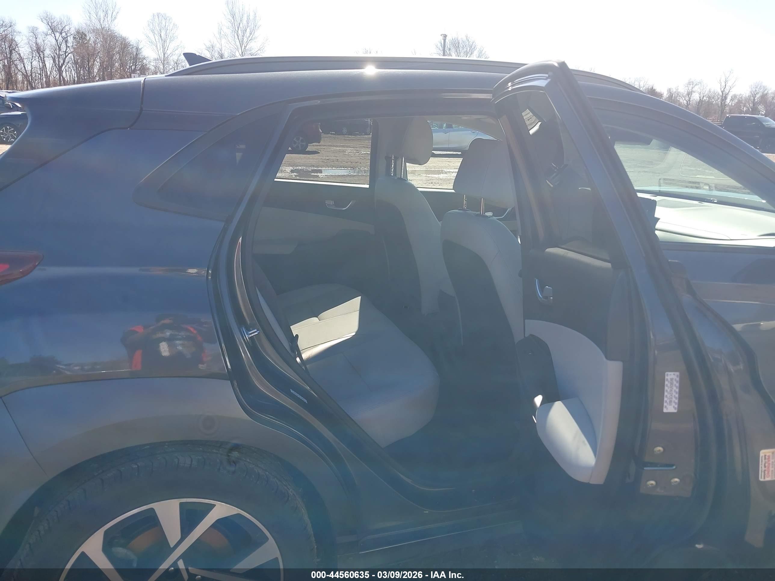 HYUNDAI KONA image 8